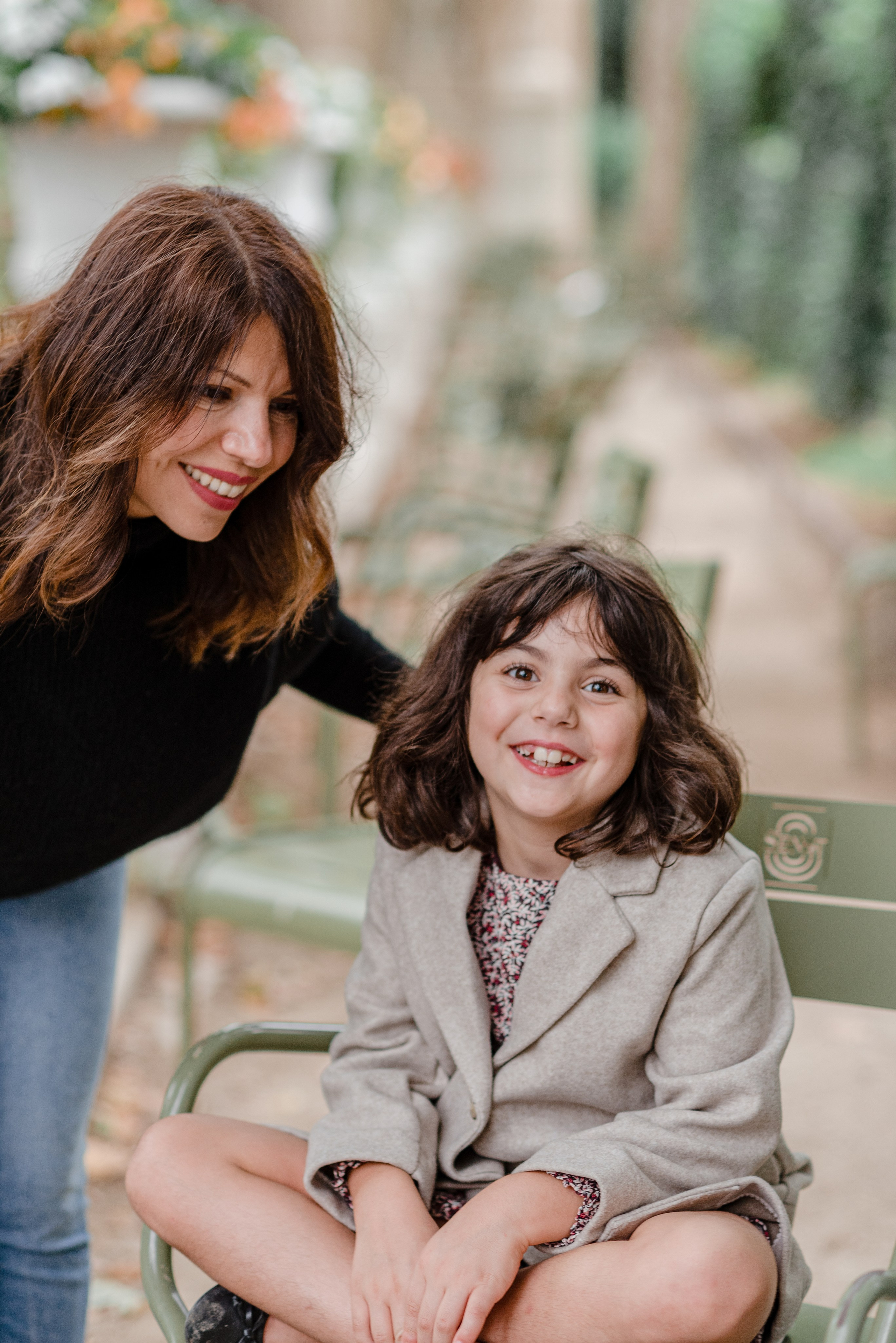 Family session in Luxembourg Gardens. Ksenia Marchand/ Lifestyle photographer in Paris