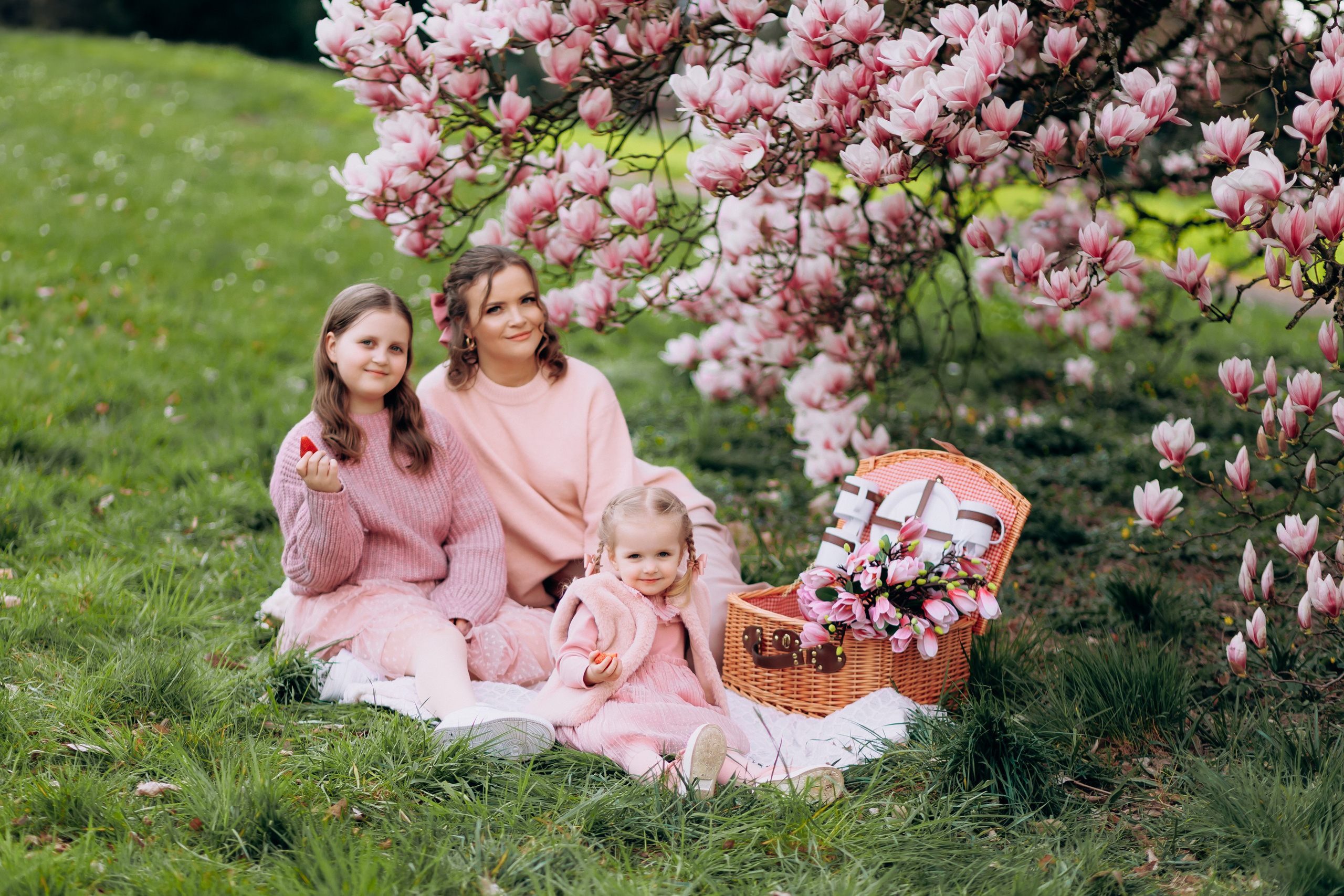 Tatiana, Alisa, Daria. Wedding and Family Photograph