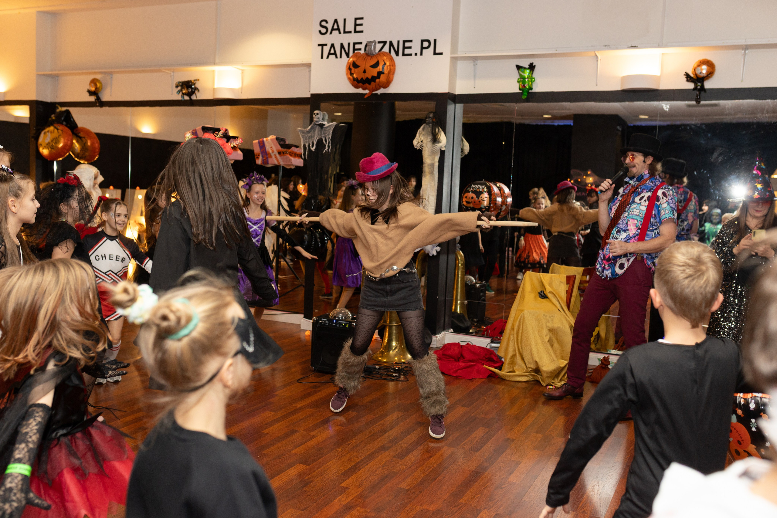 Leo dance studio Helloween 2025. Семейный и детский фотограф в Варшаве Мила Бобровская