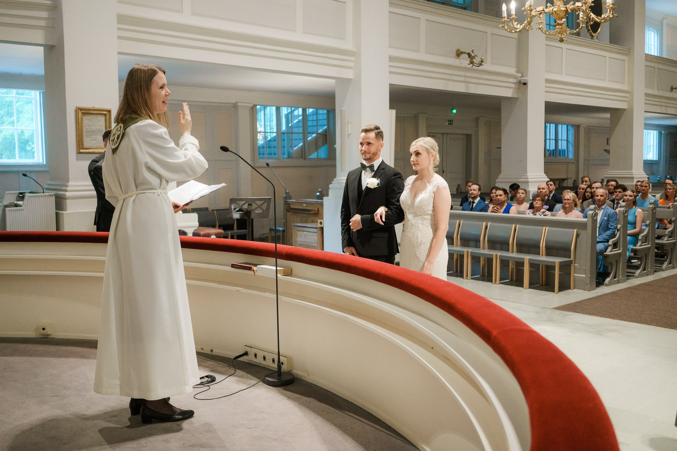 M&P, häävalokuvaus Klaus K, Rake-sali ja Helsingin vanha kirkko