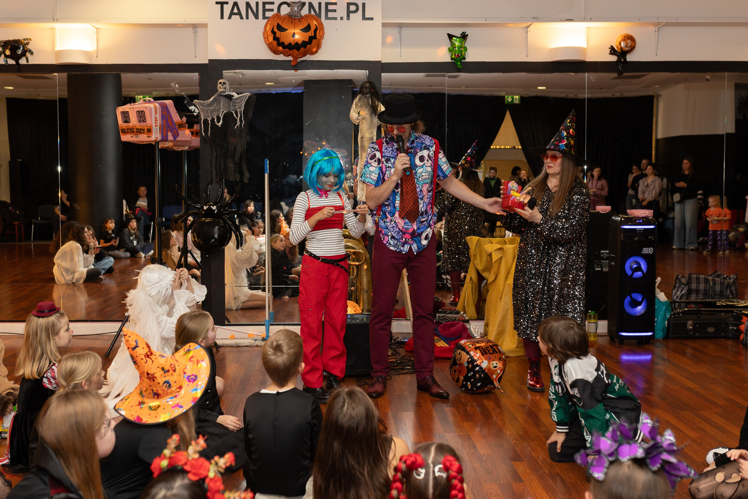 Leo dance studio Helloween 2025. Семейный и детский фотограф в Варшаве Мила Бобровская