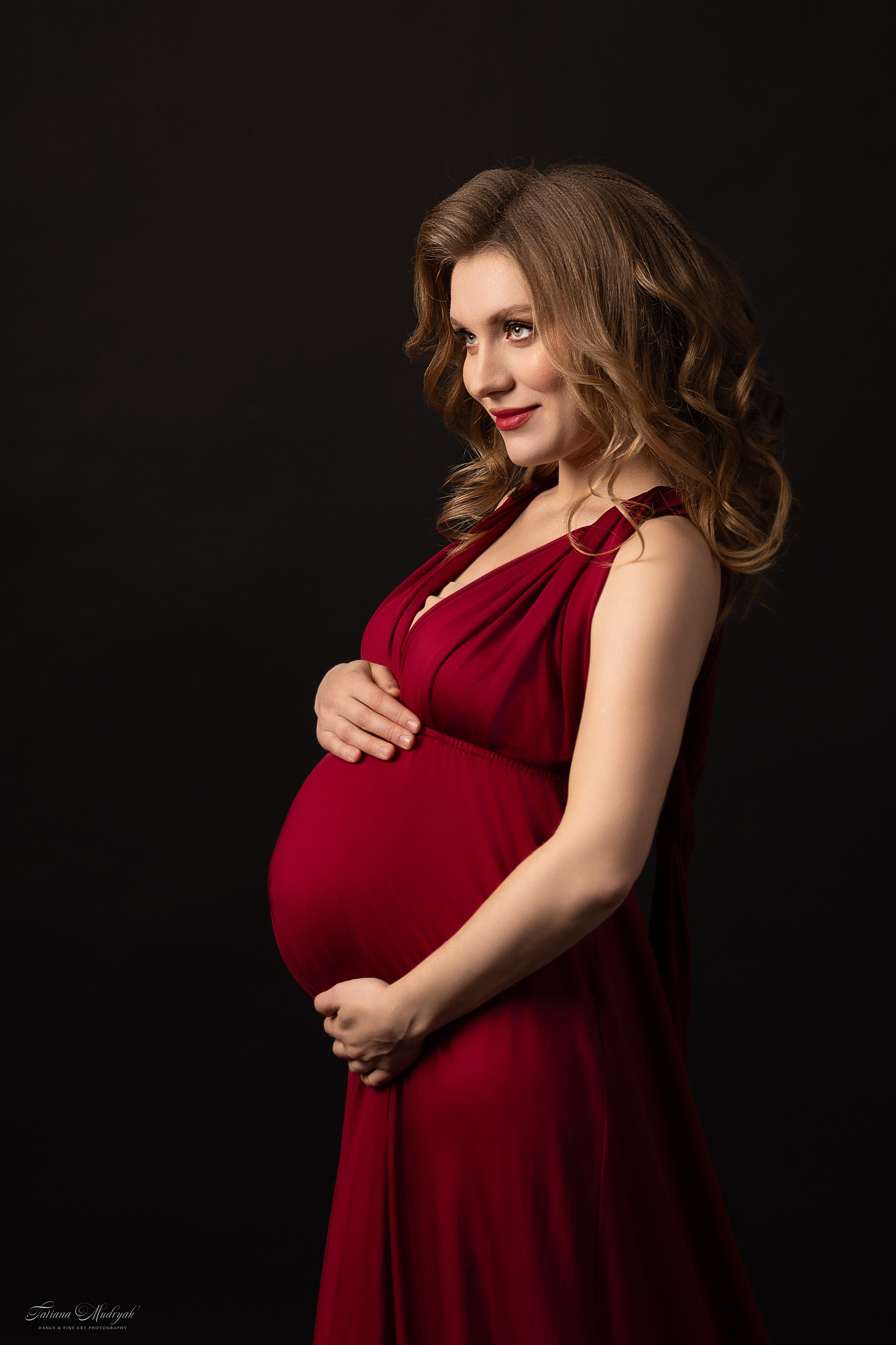 Maternity photoshoot in Dresden – soft and emotional pregnancy photography