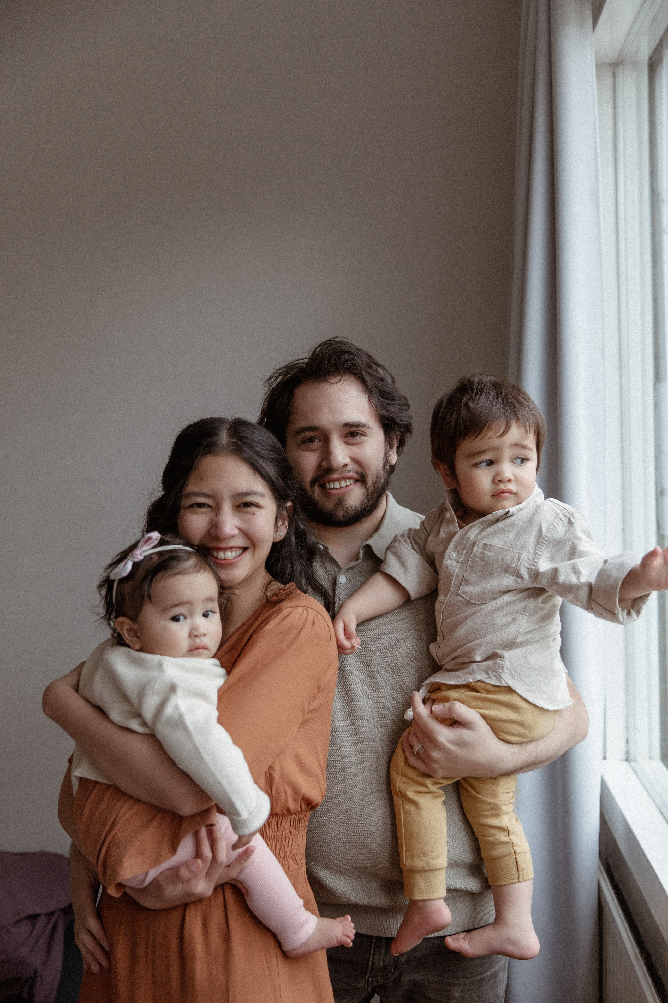 Family photosession at home. True self