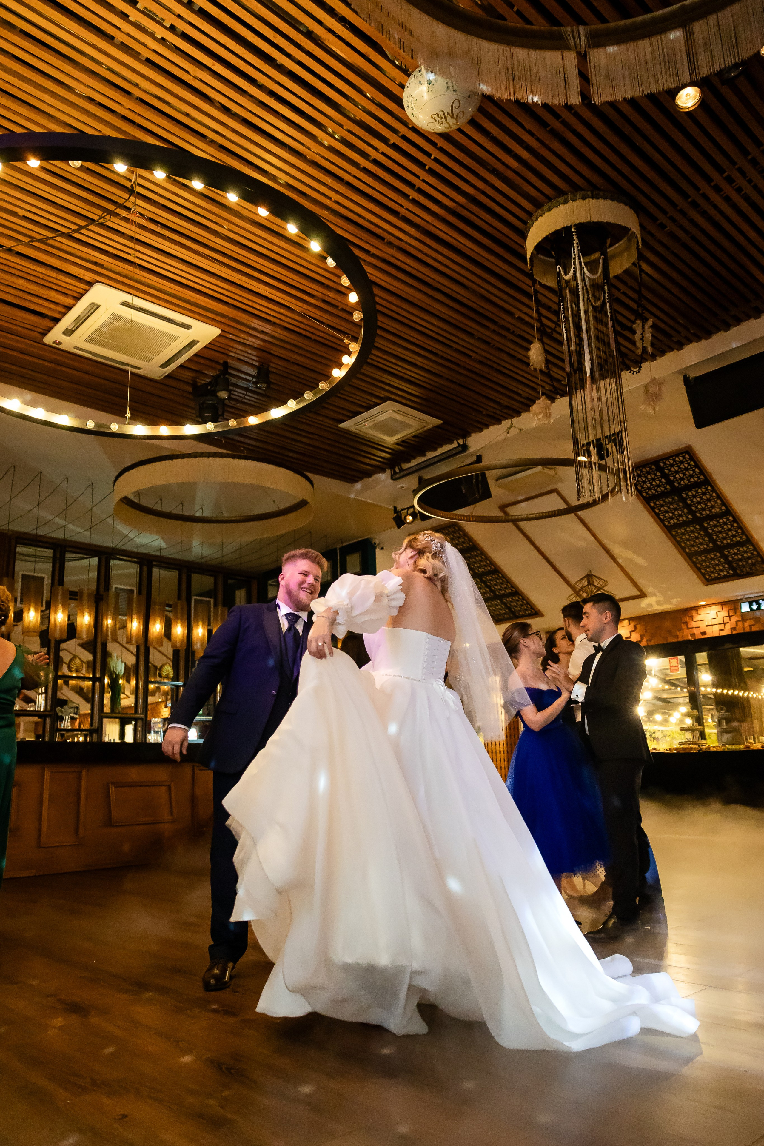 Nunta Velveto Pool. MDimaFotoStudio. Fotograf de nuntă, evenimente private și de familie