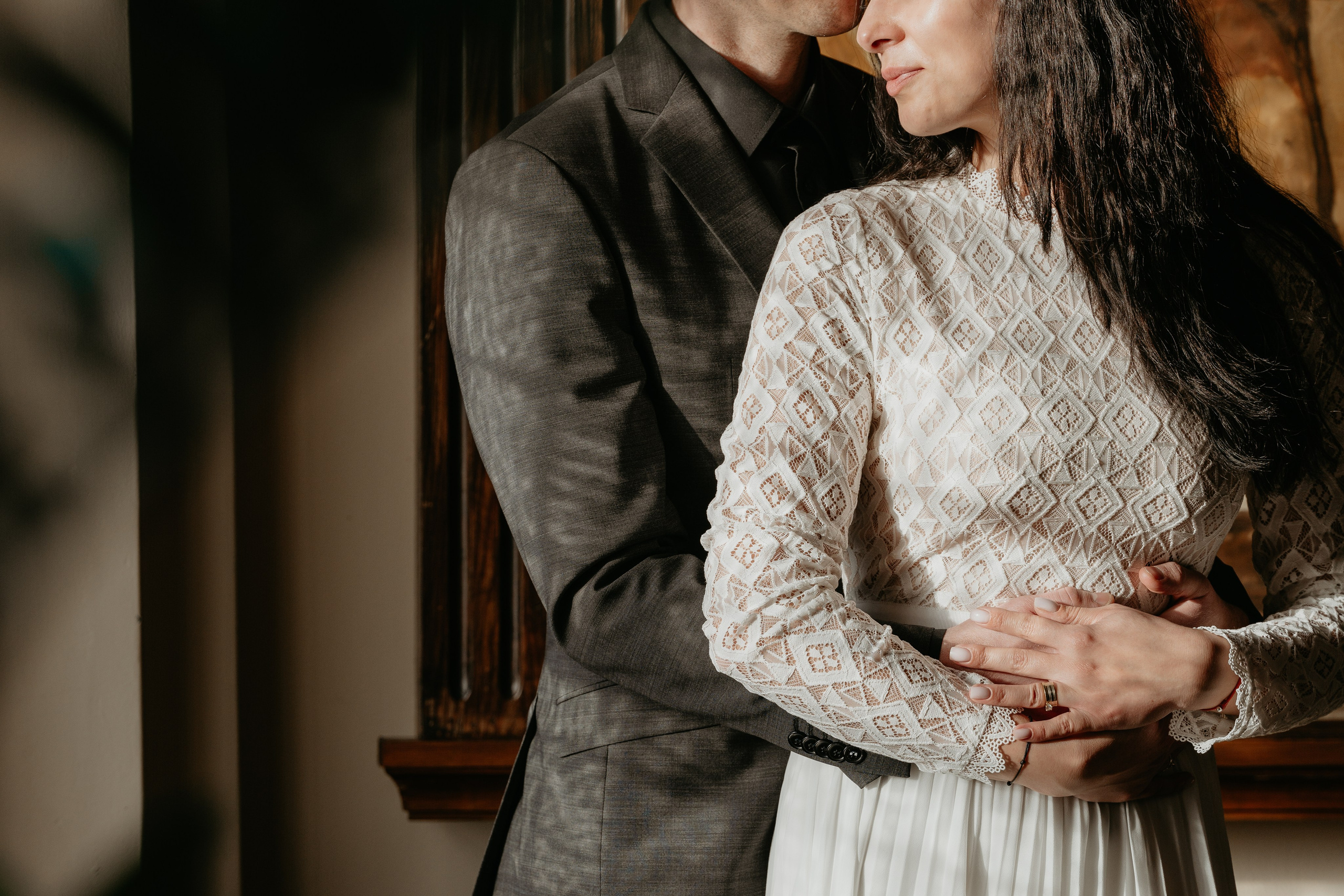 mâinile mirilor – simbol al iubirii și al uniunii, fotografie nuntă artistică