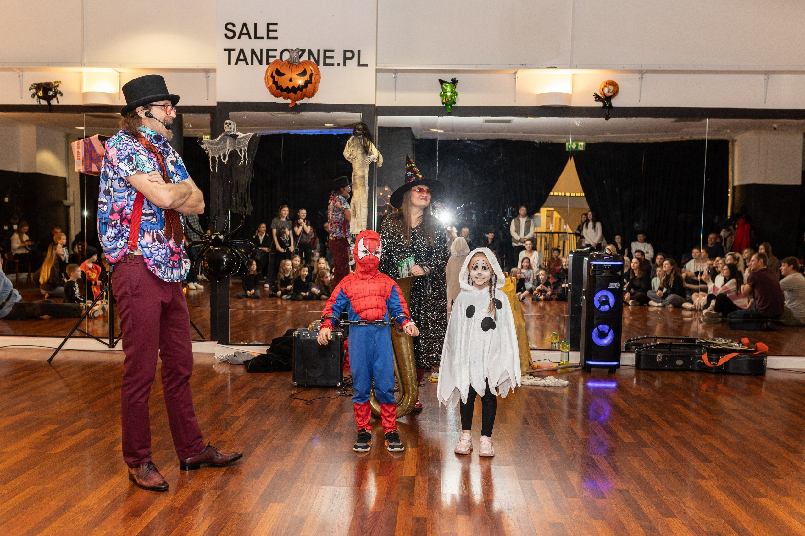 Leo dance studio Helloween 2025. Семейный и детский фотограф в Варшаве Мила Бобровская