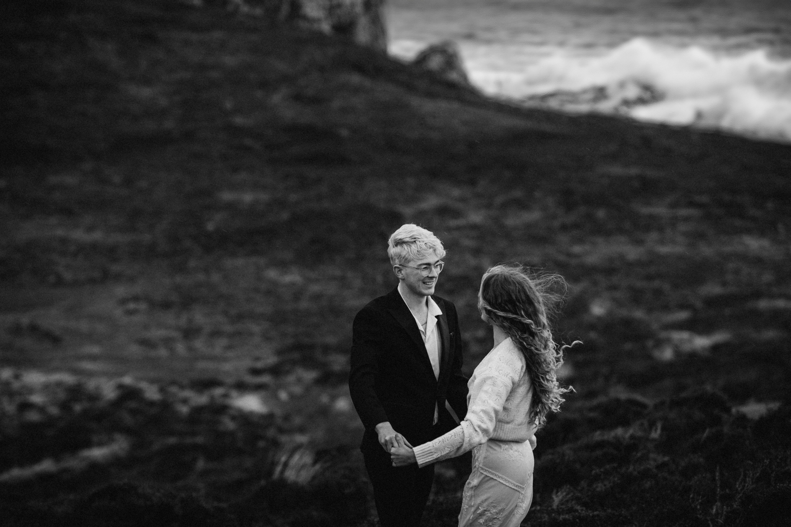 elopement photo on the cliff