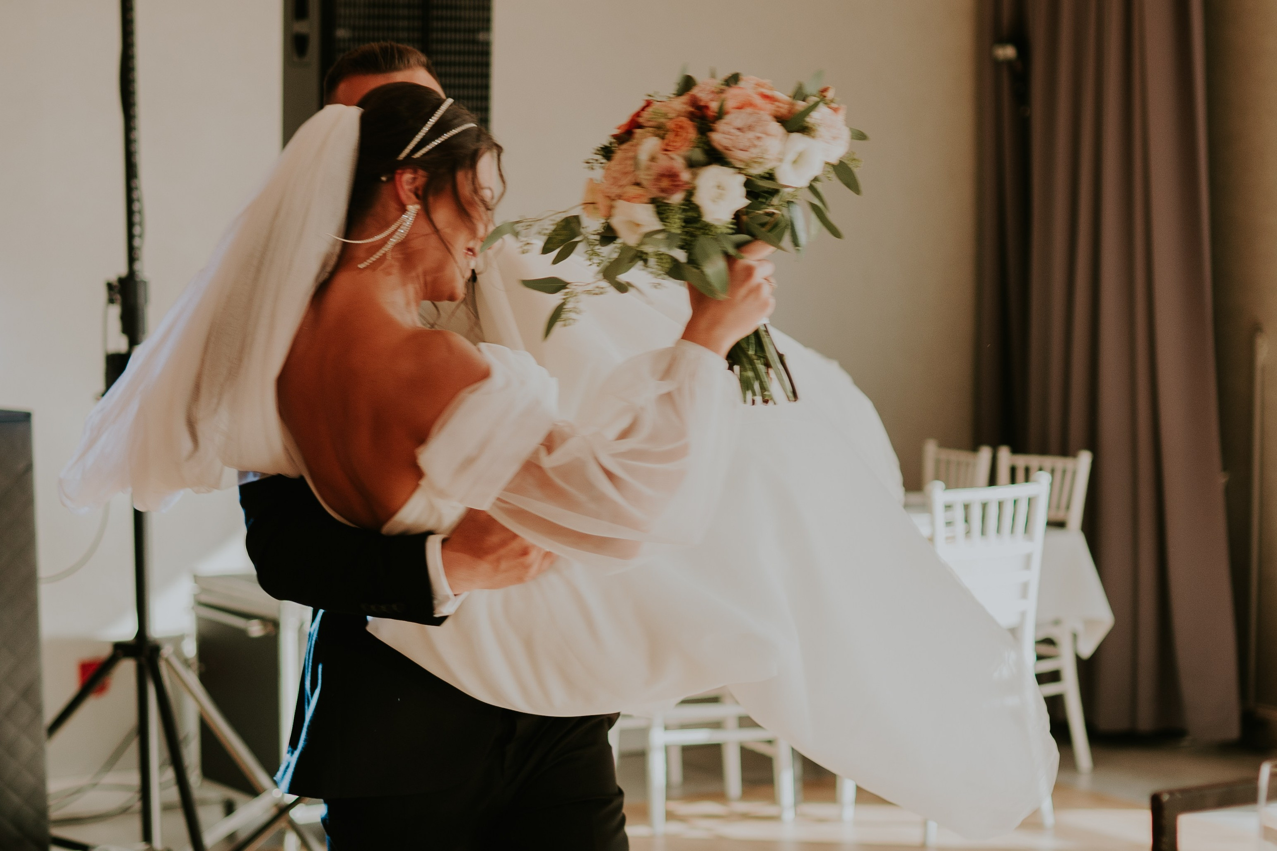 Sala Koralowa w Jaworzu: Opowieść o ślubie Nikoli i Kacpra. Karkowskafoto - fotografia miłości