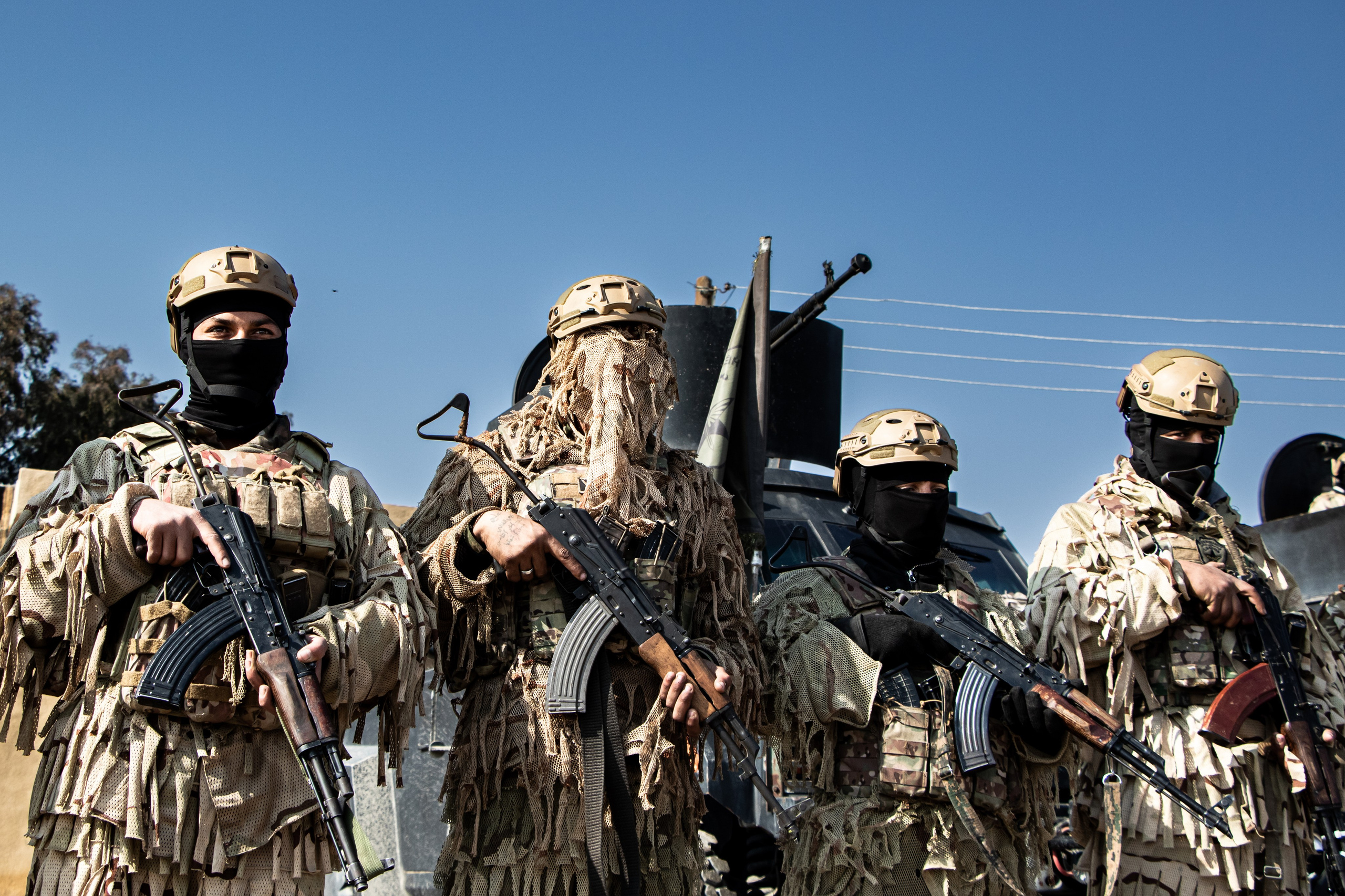 Départ de la patrouille des forces spéciales des Forces Démocratiques Syriennes (FDS) à Raqqa.