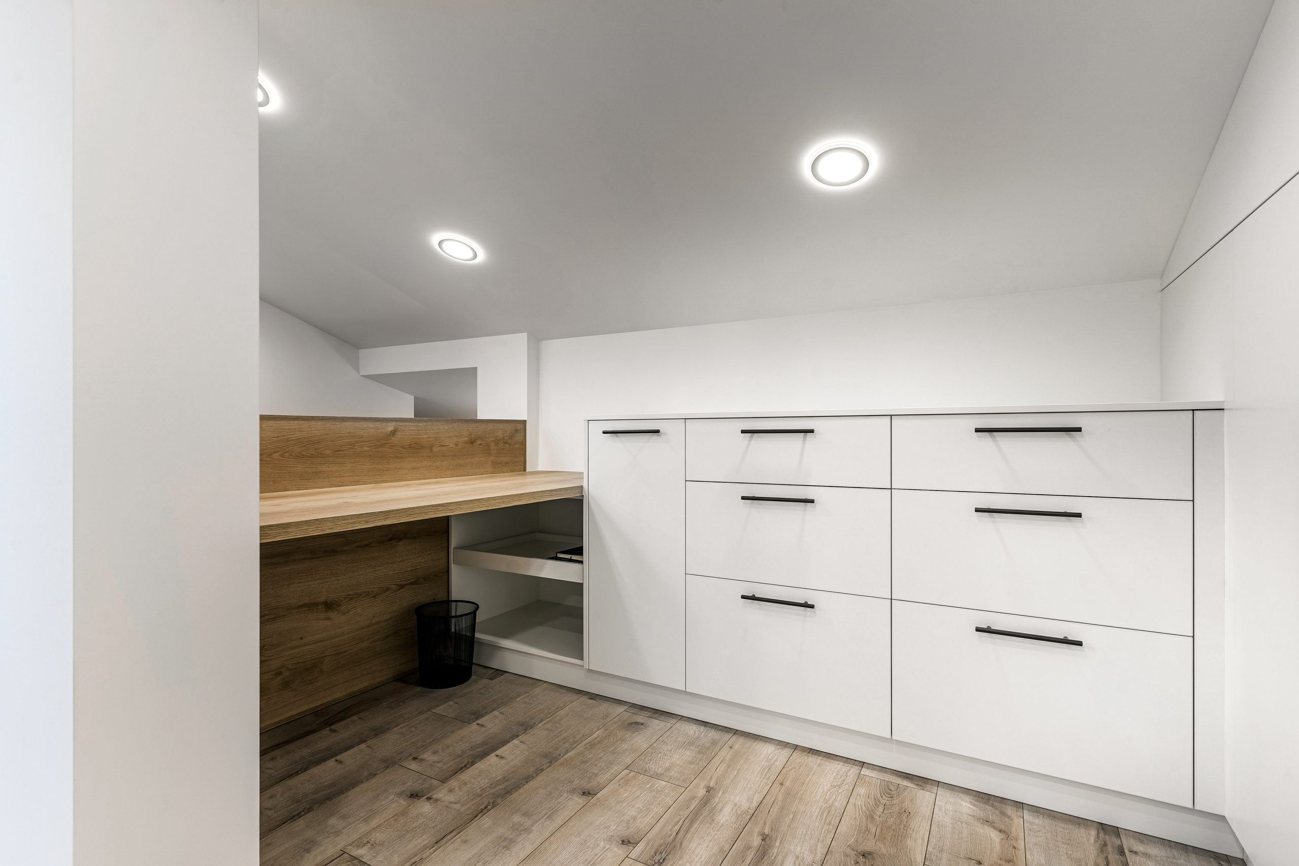 Мебели Русев-цялостно обзавеждане на три етажен семеен дом. Професионален фотограф в Пловдив и областта