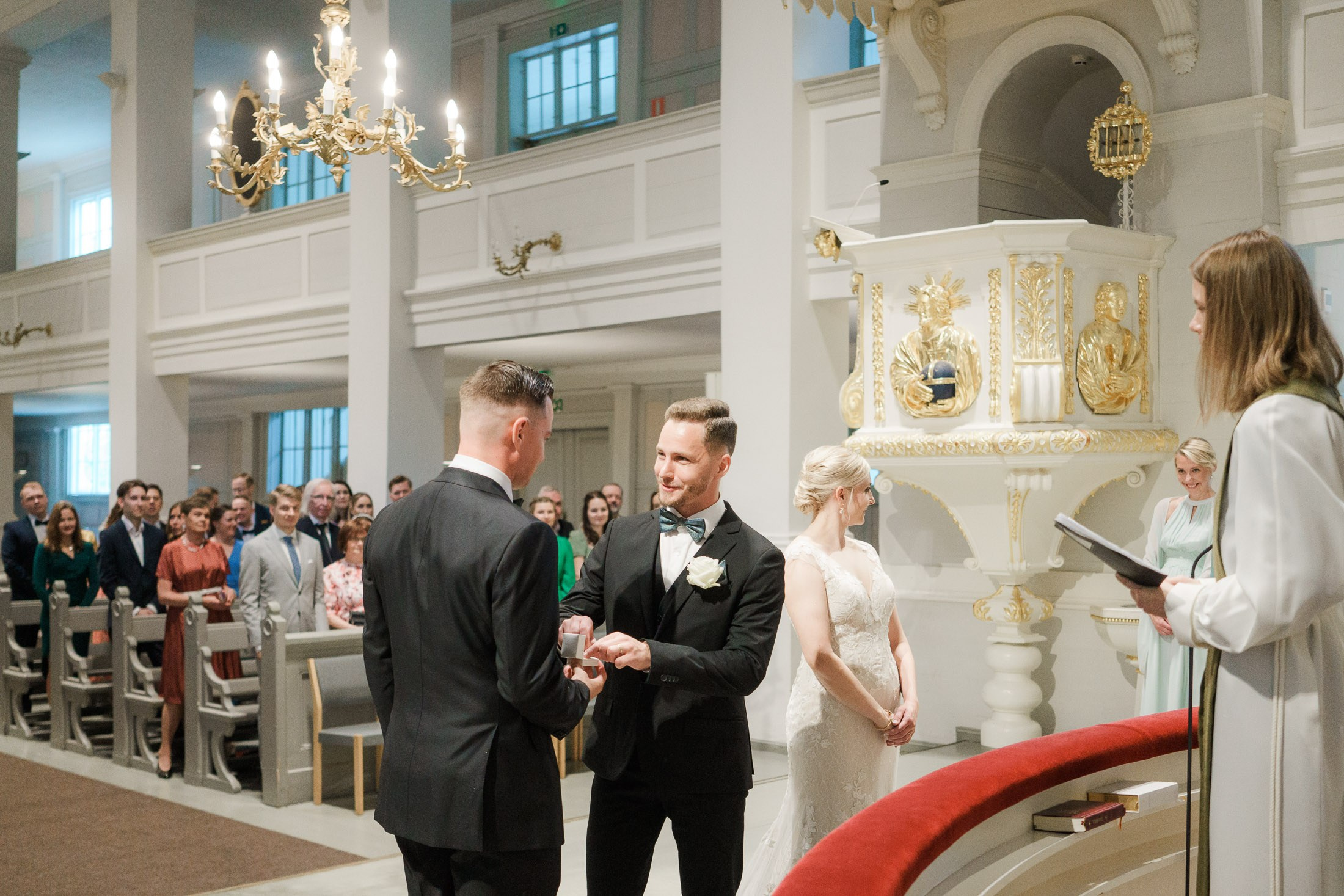 M&P, häävalokuvaus Klaus K, Rake-sali ja Helsingin vanha kirkko