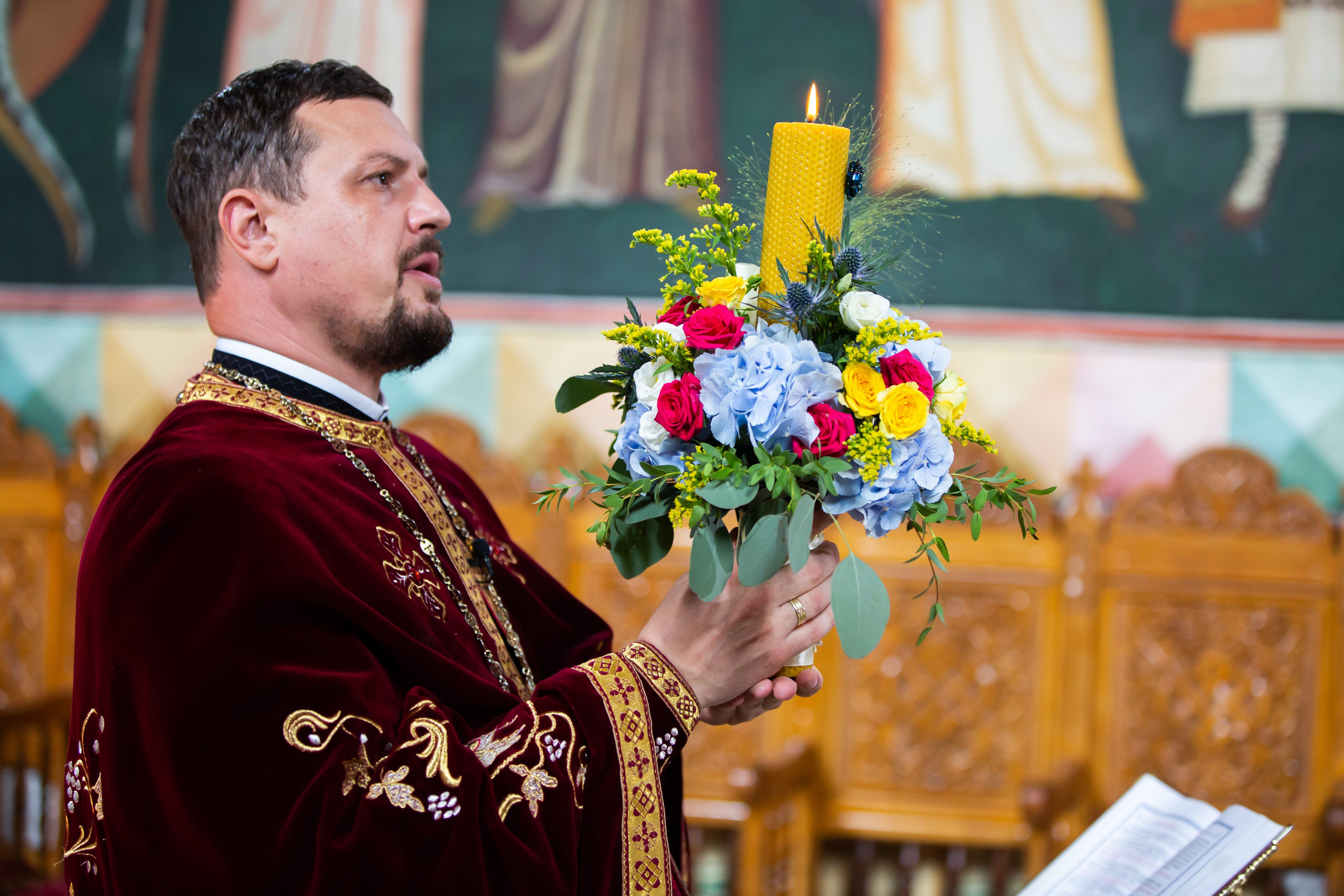 “Bebeluș botezat în biserică, ținut în brațe de nași”	•	“Detaliu cu lumânarea de botez decorată cu flori albe”	•	“Părinți emoționați alături de copilul lor la ceremonia de botez”	•	“Masa festivă de botez cu decor tematic și tort personalizat”	•	“Momentul în care preotul toarnă apă sfințită pe fruntea bebelușului”	“Bebeluș în rochie albă de botez, zâmbind în brațele mamei”	•	“Detaliu cu cruciulița de botez așezată pe o pernă de satin”	•	“Părinți și nași aprinzând lumânările în timpul ceremoniei de botez”	•	“Tort de botez decorat cu figurine tematice și numele copilului”	•	“Copil botezat dormind liniștit în pătuțul decorat festiv”	•	“Momentul în care preotul binecuvântează copilul în fața altarului”	•	“Invitați adunându-se în jurul mesei festive la petrecerea de botez”	•	“Bebeluș ținând în mână o jucărie personalizată primită la botez”	•	“Familie fericită pozând împreună după ceremonia de botez”	•	“Decor tematic cu baloane și flori la locația petrecerii de botez” fotograf Botoșani fotograf evenimente fotograf botez Alin Chirila fotograf alinofotostudio,- Preotul ținându-l pe micuțul Mathias Gabriel la botez, în biserica Înălțarea Domnului, Copălău  - Detalii de la botezul lui Mathias – lumânare, trusou și icoană  - Familia lui Mathias Gabriel alături de micuț, în ziua botezului  - Portret emoționant cu mama și bebelușul în brațe, în biserică,fotograf profesionist evenimente Botoșani, Iași, Suceava, Fălticeni, Bacău, Pașcani, Roman - AlinoFotoStudio by Alin Chirilă - servicii foto nuntă, botez, cununie, ședințe foto creative, albume personalizate, fotografii emoționante și calitative pentru cele mai importante momente din viață,fotograf nuntă Botoșani Alin Chirilă,  ședință foto botez Iași - AlinoFotoStudio,  servicii fotograf profesionist evenimente Suceava,  fotograf cununie civilă Fălticeni - Alin Chirilă,  album foto nuntă personalizat Bacău.“Bebeluș botezat în biserică, ținut în brațe de nași”	•	“Detaliu cu lumânarea de botez decorată cu flori albe”	•	“Părinți emoționați alături de copilul lor la ceremonia de botez”	•	“Masa festivă de botez cu decor tematic și tort personalizat”	•	“Momentul în care preotul toarnă apă sfințită pe fruntea bebelușului”	“Bebeluș în rochie albă de botez, zâmbind în brațele mamei”	•	“Detaliu cu cruciulița de botez așezată pe o pernă de satin”	•	“Părinți și nași aprinzând lumânările în timpul ceremoniei de botez”	•	“Tort de botez decorat cu figurine tematice și numele copilului”	•	“Copil botezat dormind liniștit în pătuțul decorat festiv”	•	“Momentul în care preotul binecuvântează copilul în fața altarului”	•	“Invitați adunându-se în jurul mesei festive la petrecerea de botez”	•	“Bebeluș ținând în mână o jucărie personalizată primită la botez”	•	“Familie fericită pozând împreună după ceremonia de botez”	•	“Decor tematic cu baloane și flori la locația petrecerii de botez” fotograf Botoșani fotograf evenimente fotograf botez Alin Chirila fotograf alinofotostudio.fotograf botez Amelis Maria, fotografie botez Botoșani, fotograf Alin Chirilă, amintiri botez, fotografii botez, botez Amelis Maria, fotograf copii, fotografie botez în Botoșani,