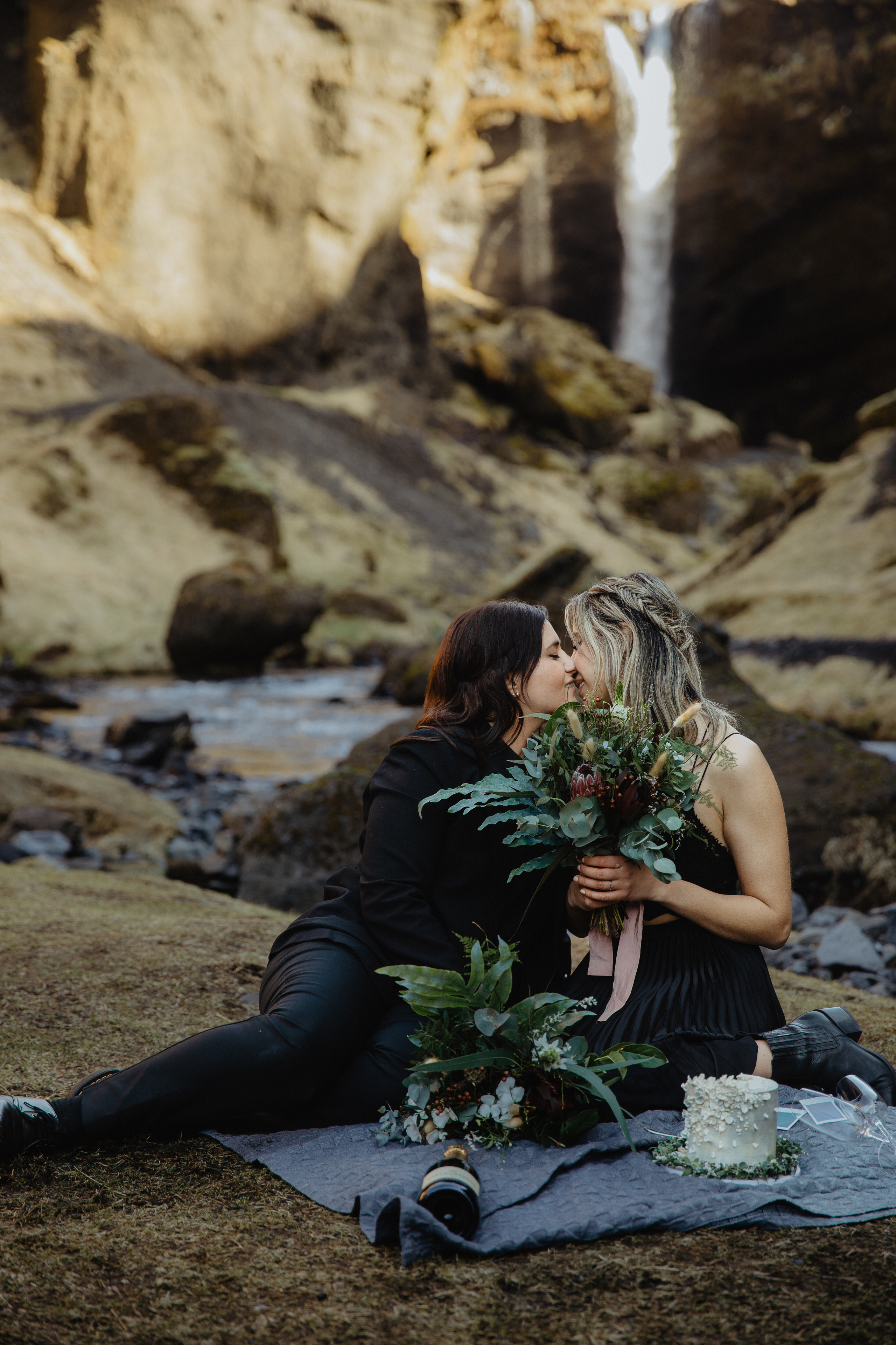 Sunrise elopement at black sand beach in Iceland. Iceland elopement photo and video | Nikolaichik Photo