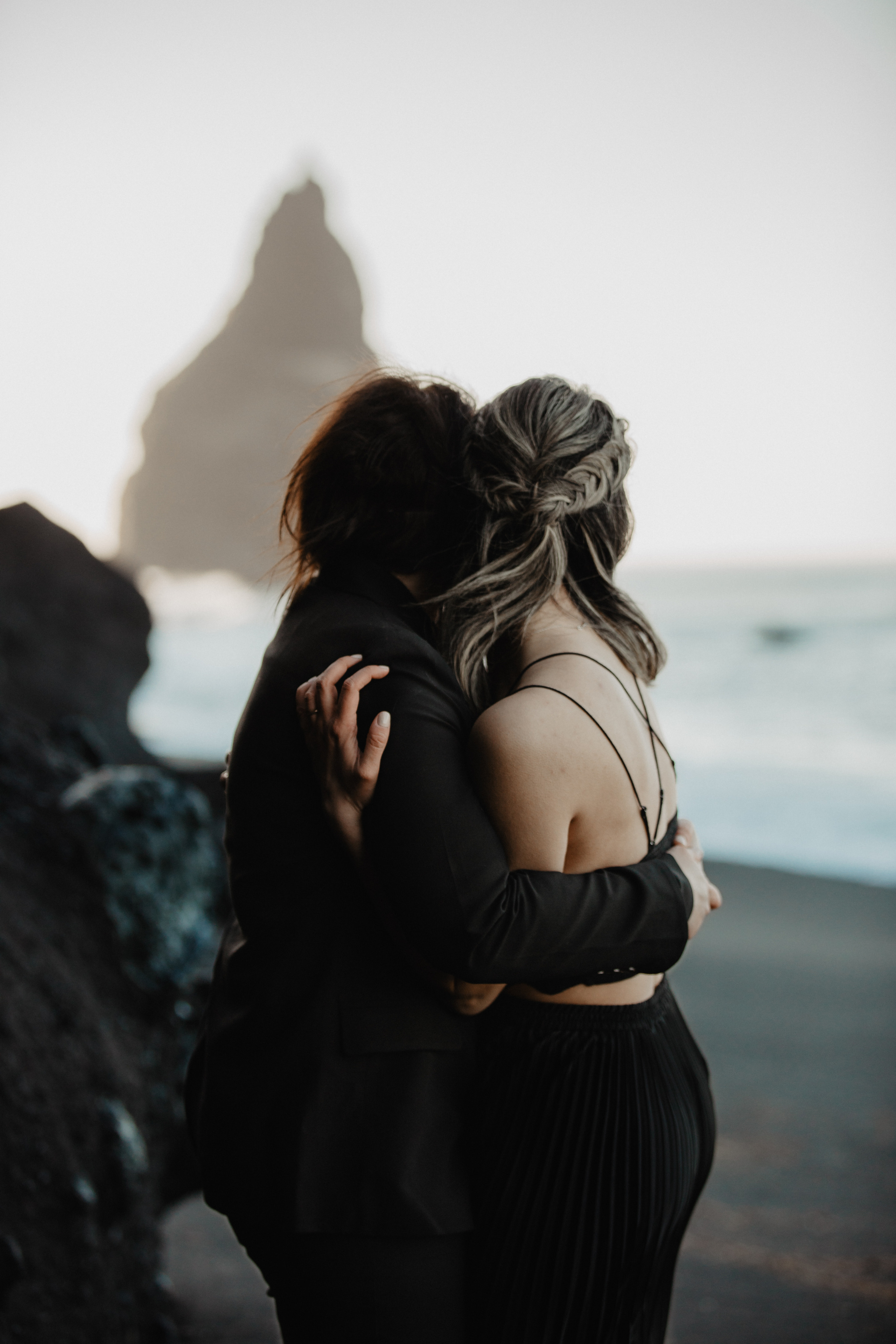 Sunrise elopement at black sand beach in Iceland. Iceland elopement photo and video | Nikolaichik Photo