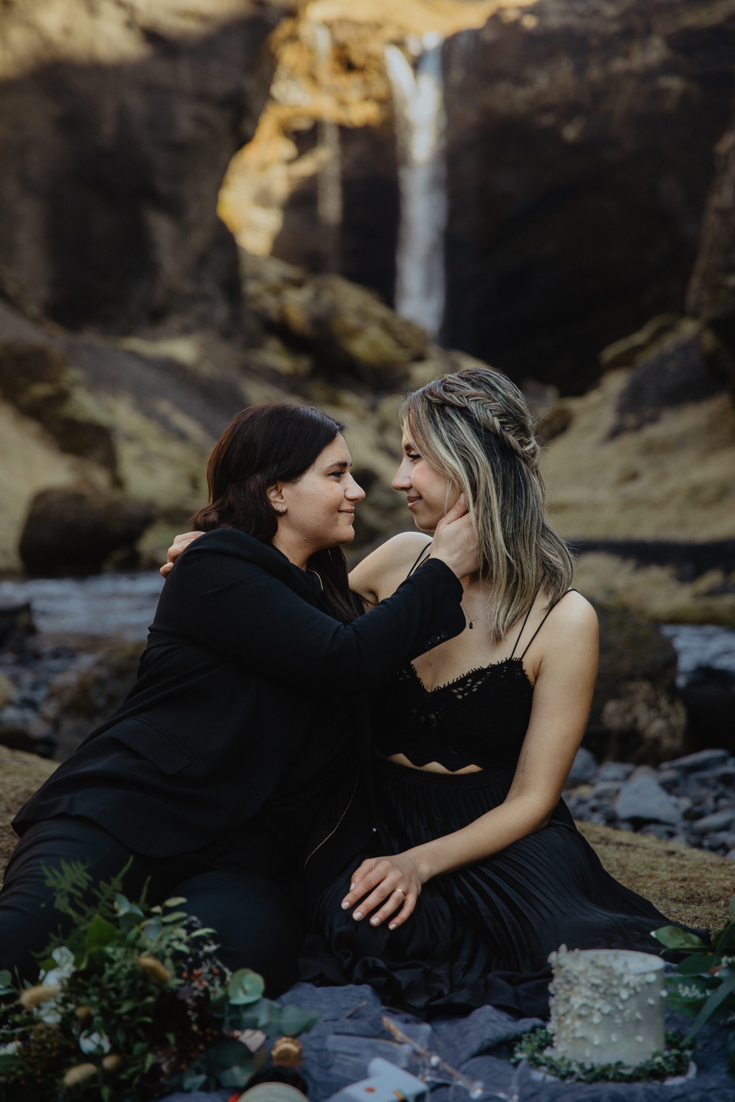 Sunrise elopement at black sand beach in Iceland. Iceland elopement photo and video | Nikolaichik Photo