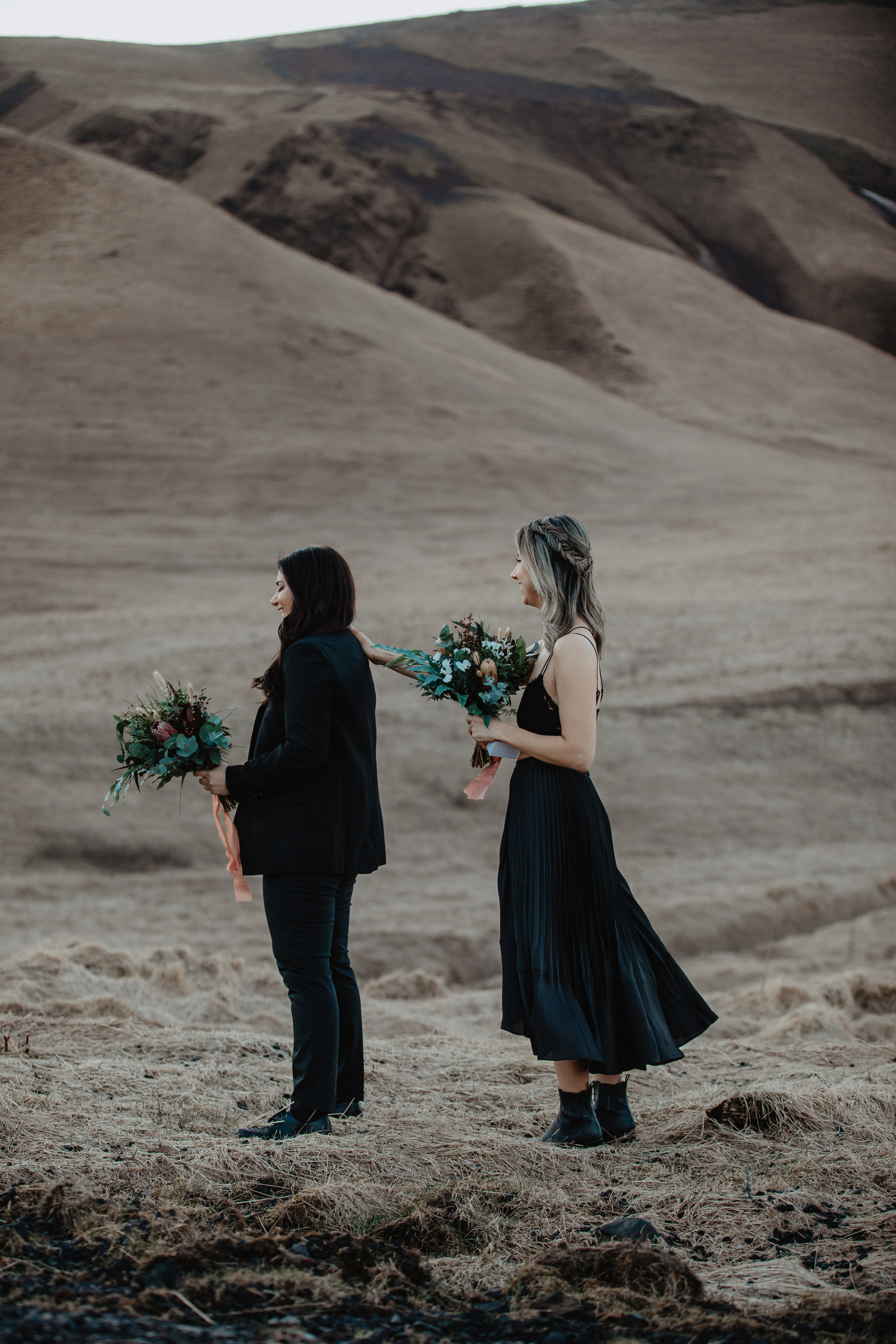 Sunrise elopement at black sand beach in Iceland. Iceland elopement photo and video | Nikolaichik Photo