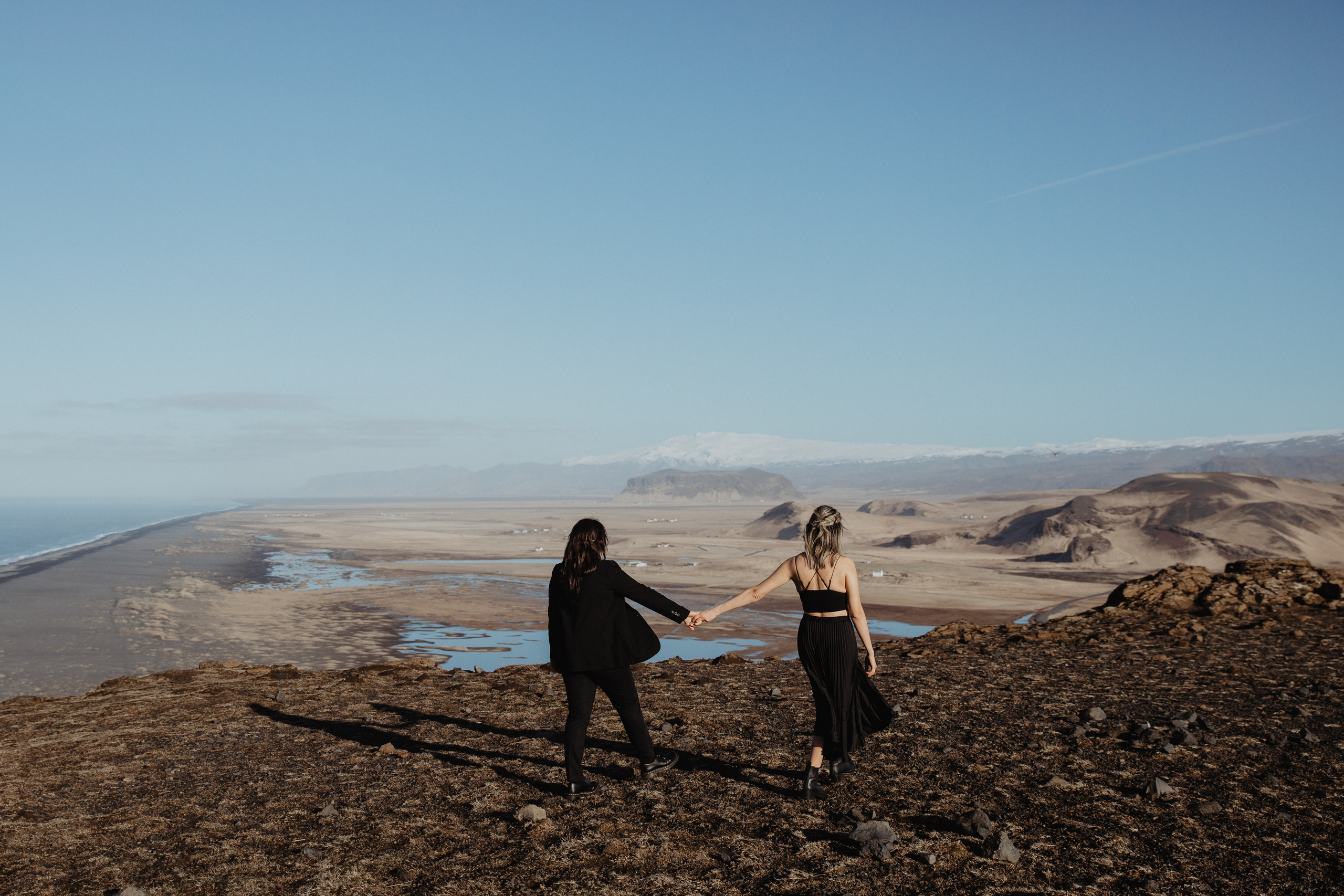 Sunrise elopement at black sand beach in Iceland. Iceland elopement photo and video | Nikolaichik Photo