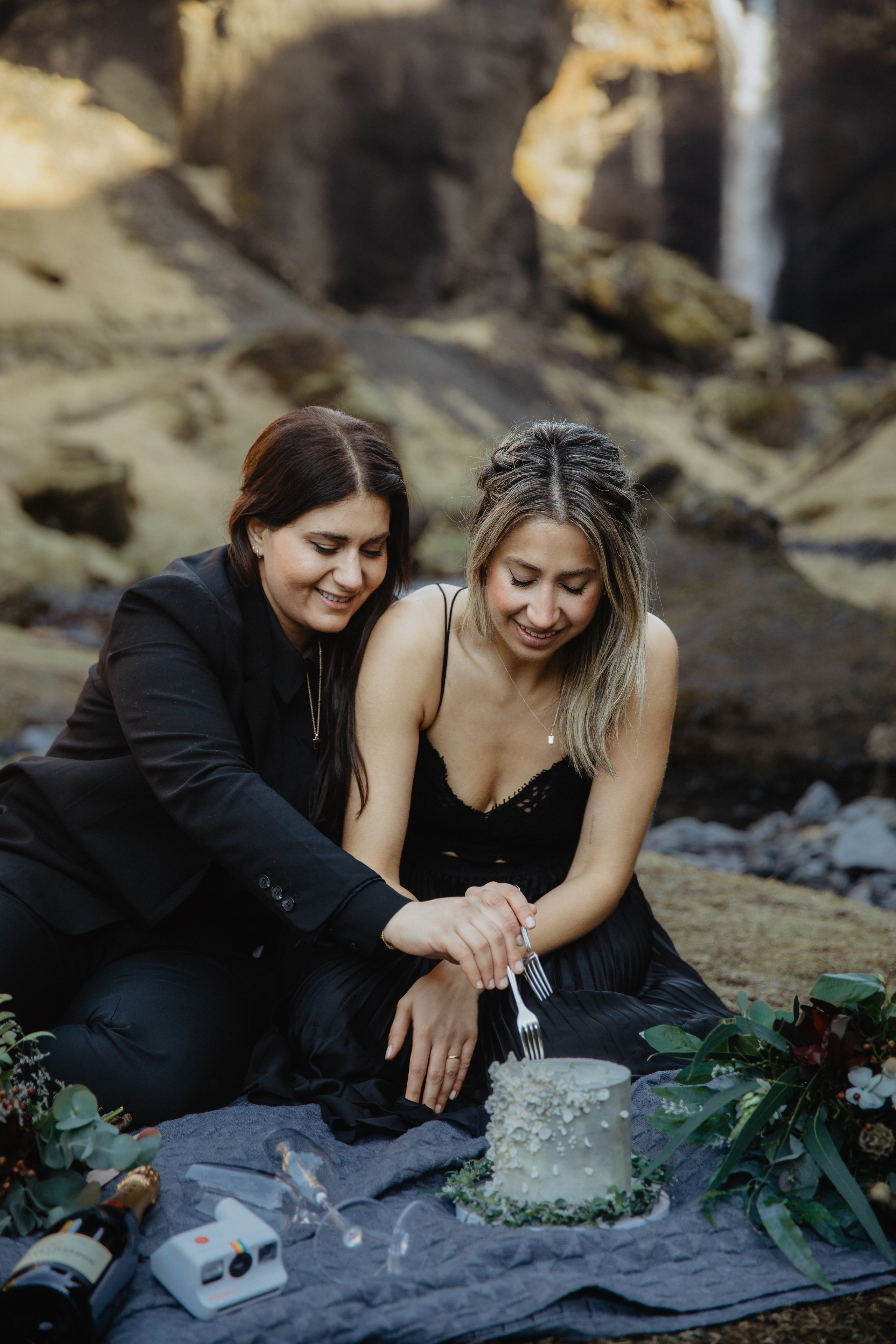 Sunrise elopement at black sand beach in Iceland. Iceland elopement photo and video | Nikolaichik Photo