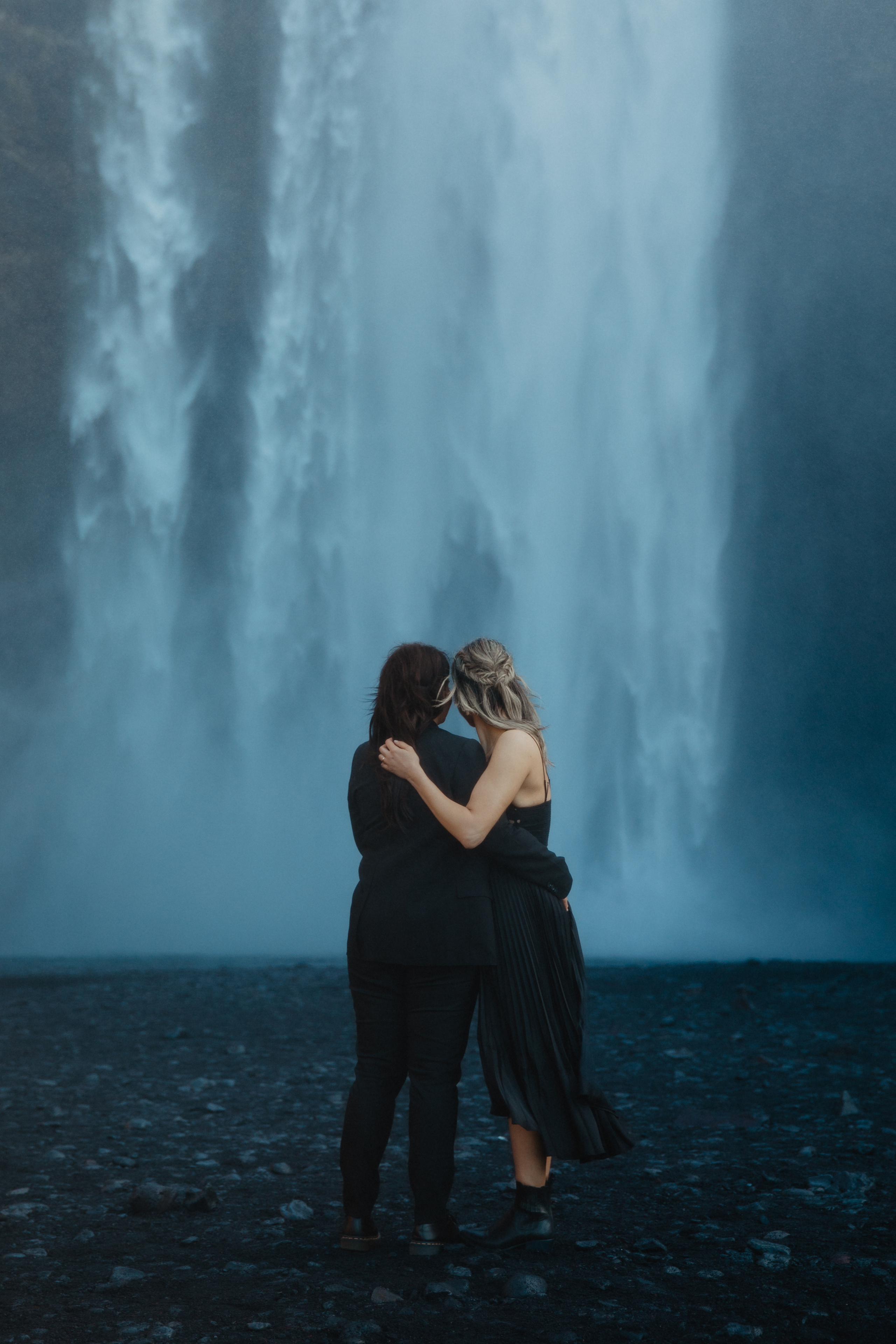 Sunrise elopement at black sand beach in Iceland. Iceland elopement photo and video | Nikolaichik Photo