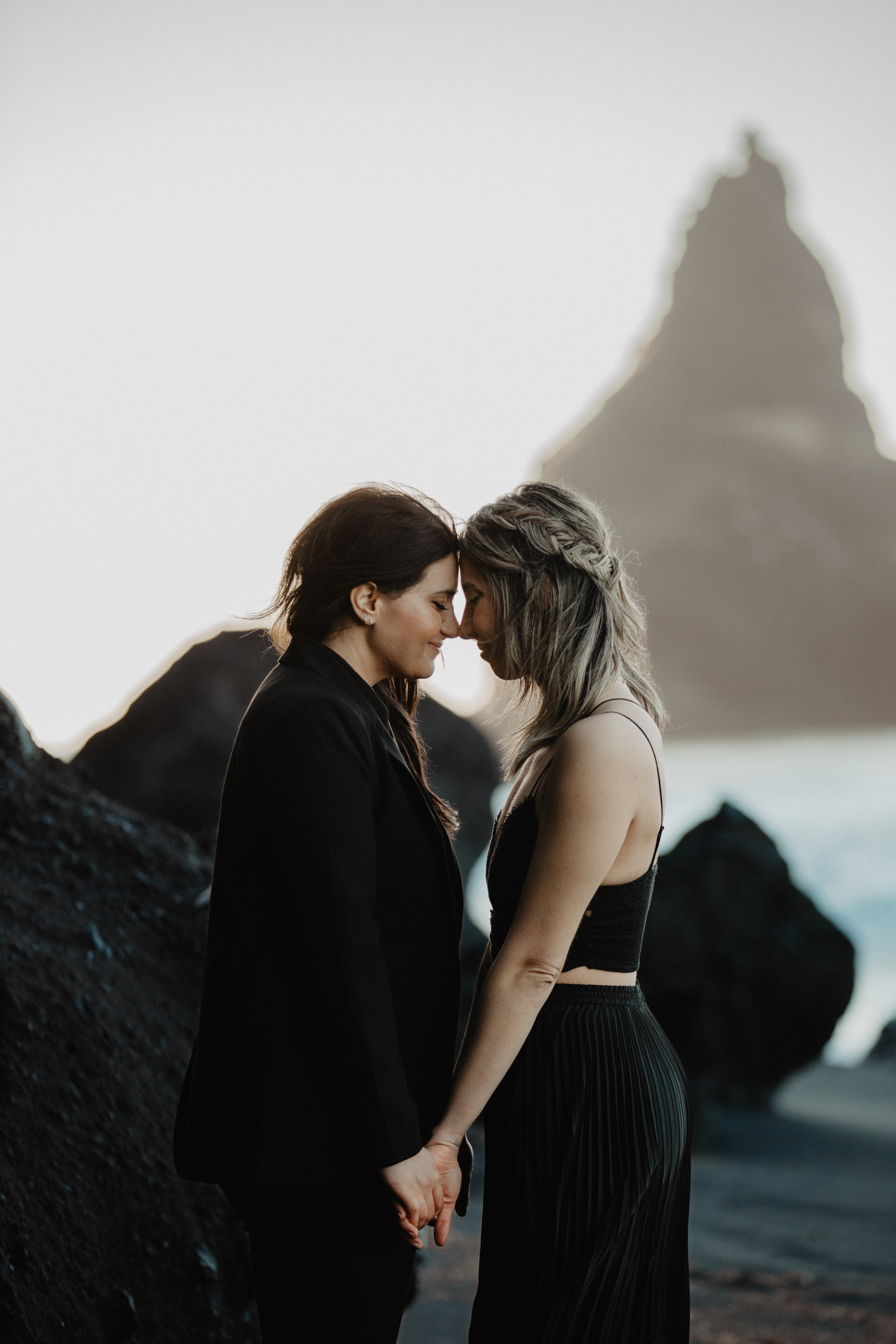 Sunrise elopement at black sand beach in Iceland. Iceland elopement photo and video | Nikolaichik Photo