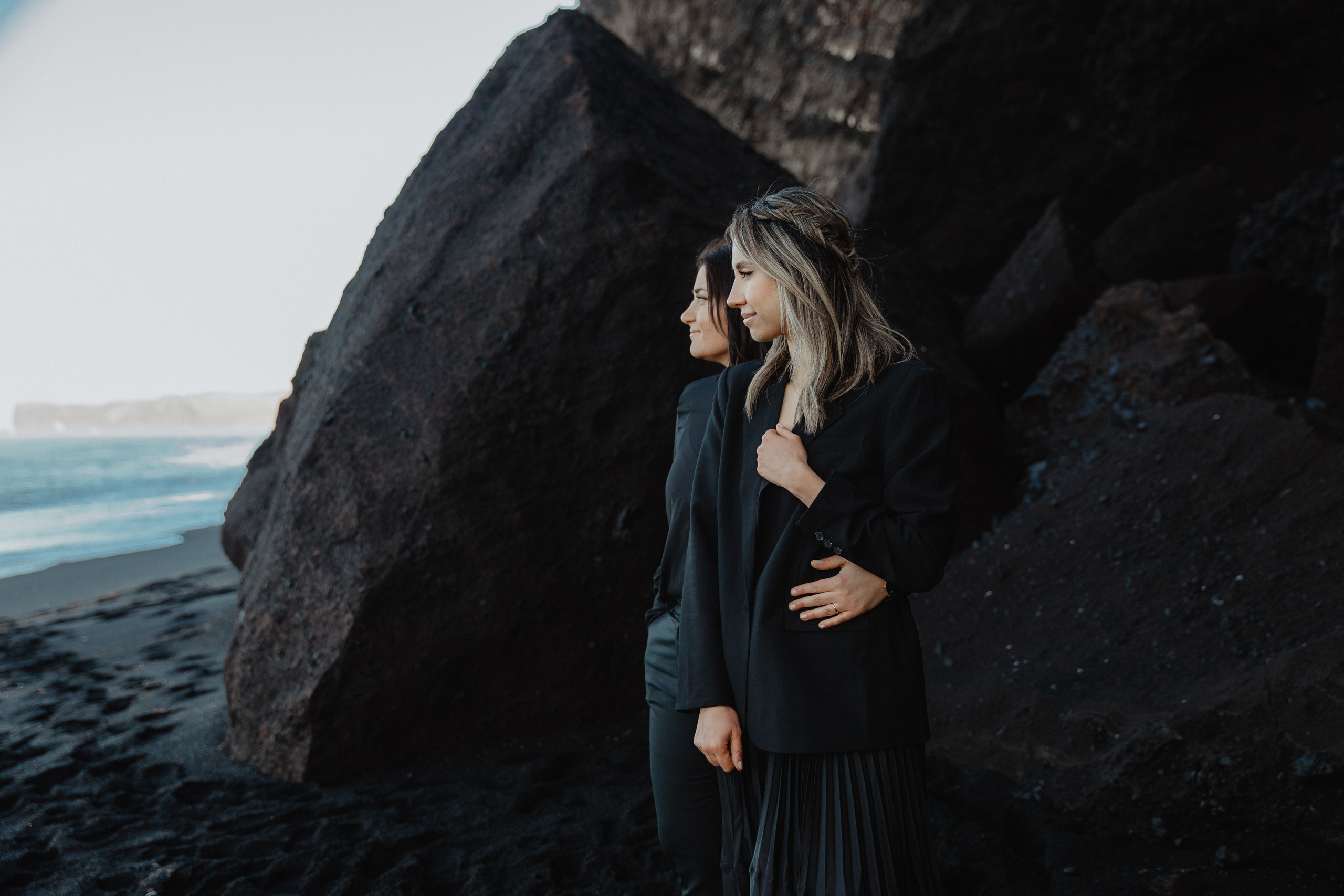 Sunrise elopement at black sand beach in Iceland. Iceland elopement photo and video | Nikolaichik Photo