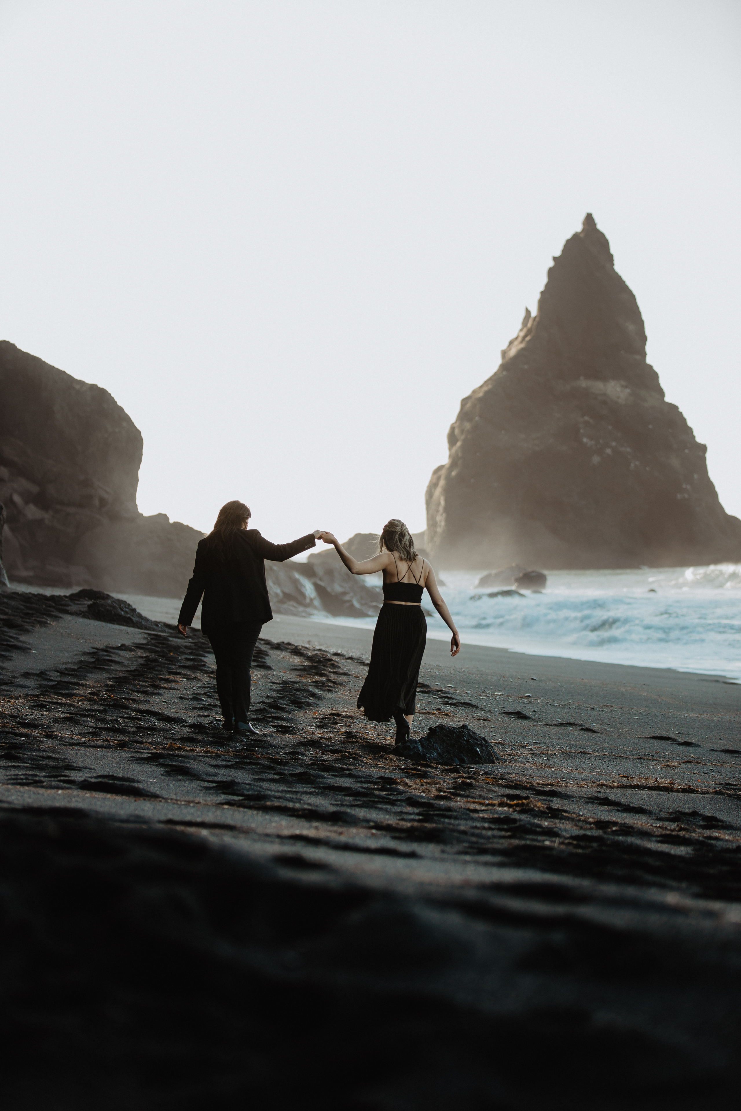 Sunrise elopement at black sand beach in Iceland. Iceland elopement photo and video | Nikolaichik Photo