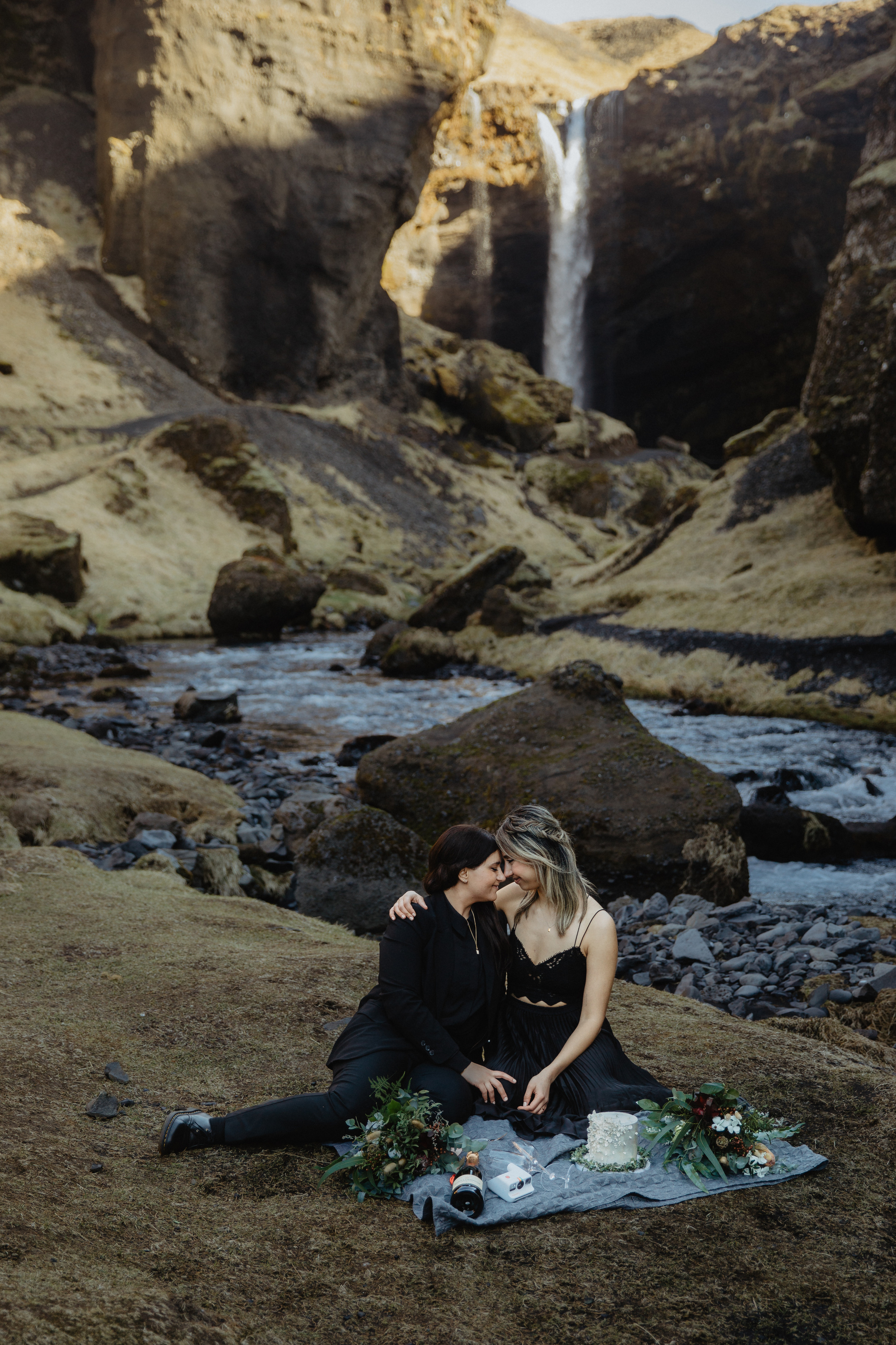 Sunrise elopement at black sand beach in Iceland. Iceland elopement photo and video | Nikolaichik Photo