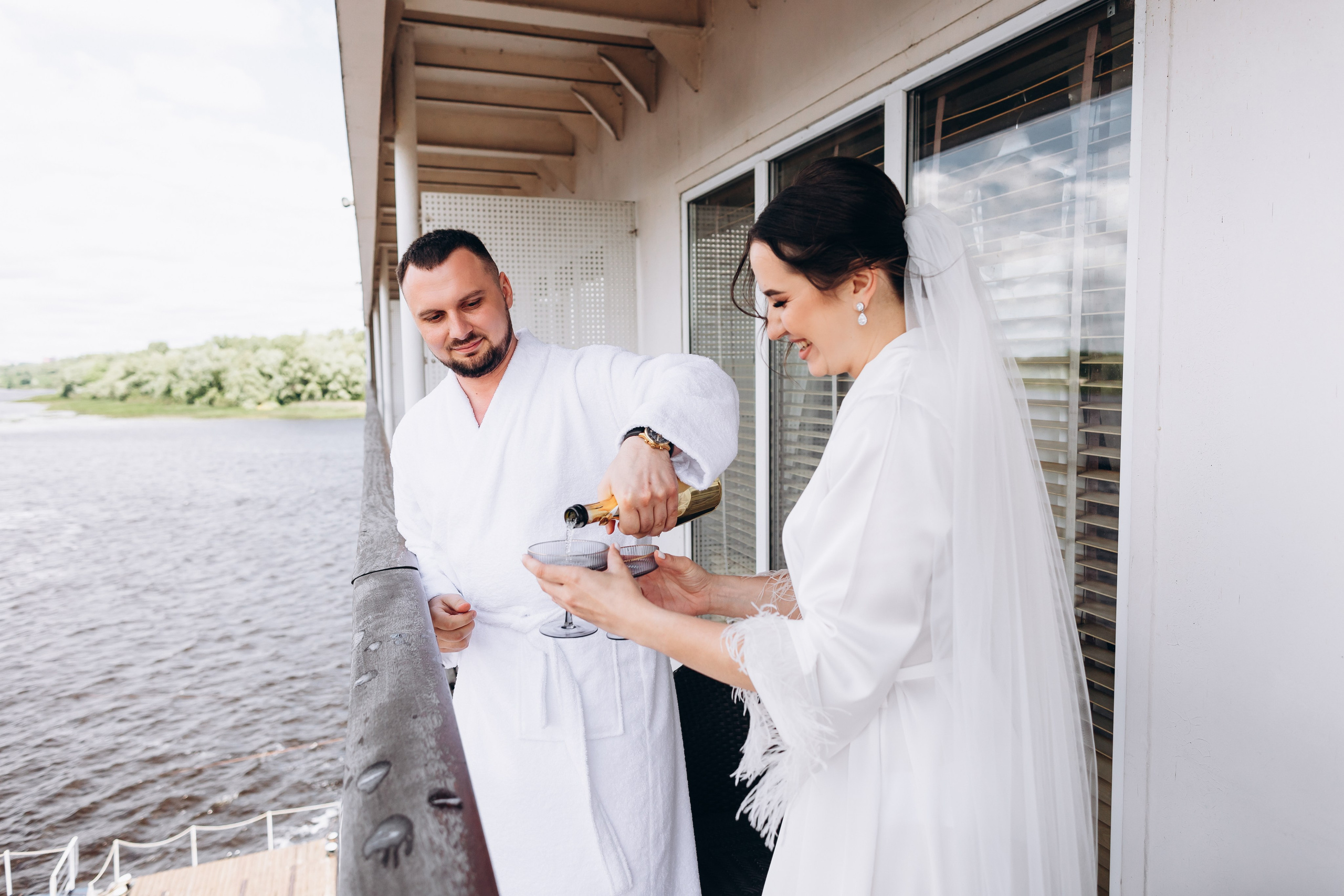 White Wedding. Wedding and Family Photograph