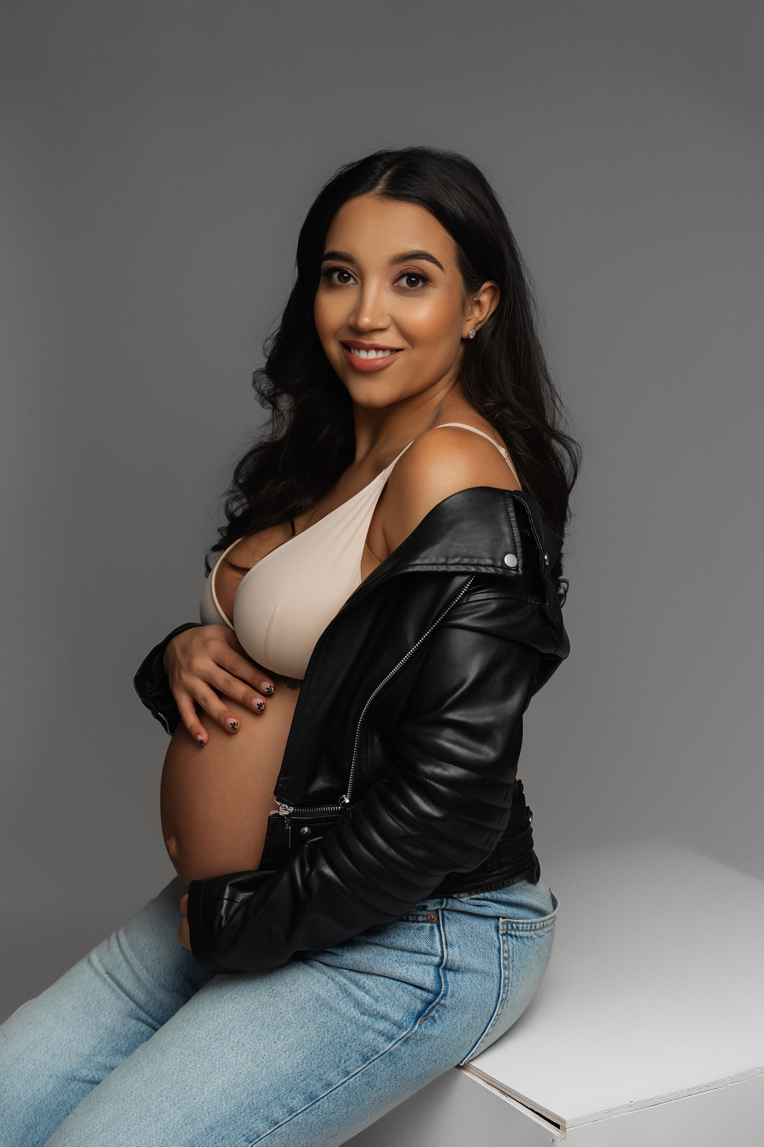 STUDIO: Barbara. Maternity/Love story/Wedding photographer