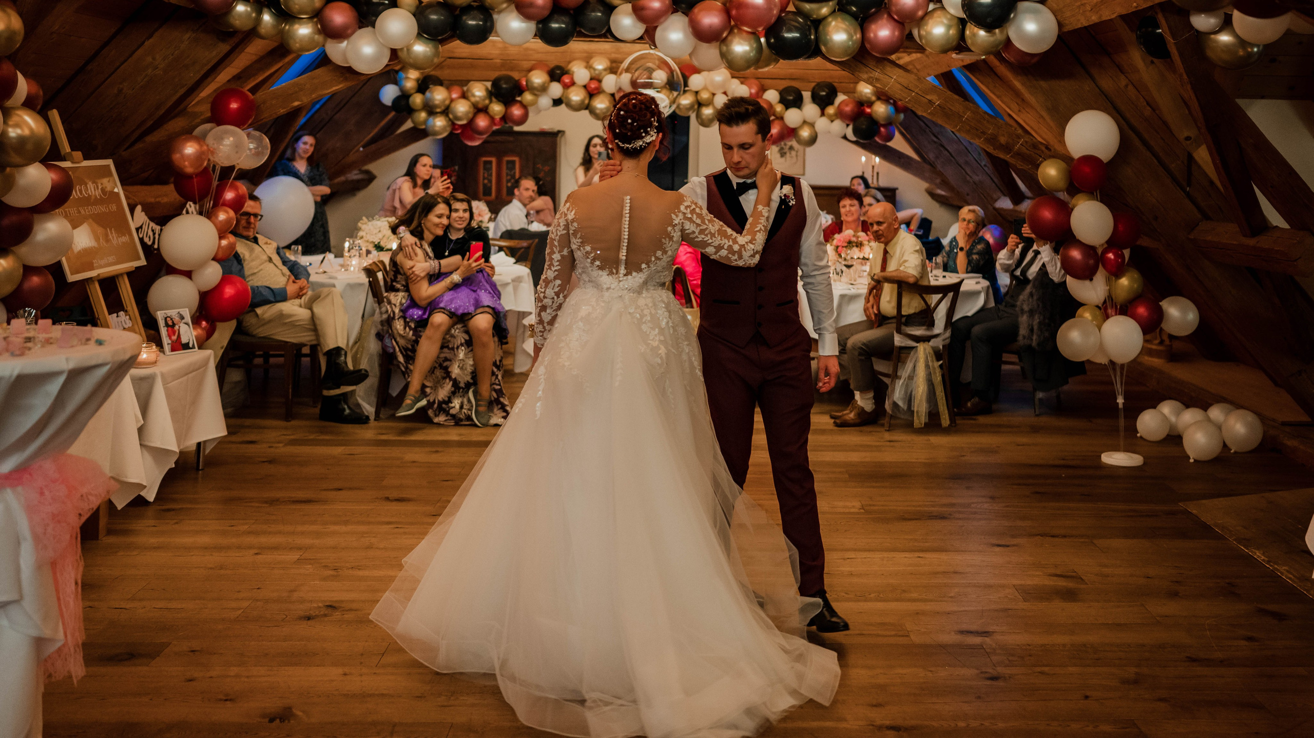 Hochzeit in Bern – Ella & Adrian. Authentische, emotionale, zeitlose Hochzeitsfotografie aus Albstadt