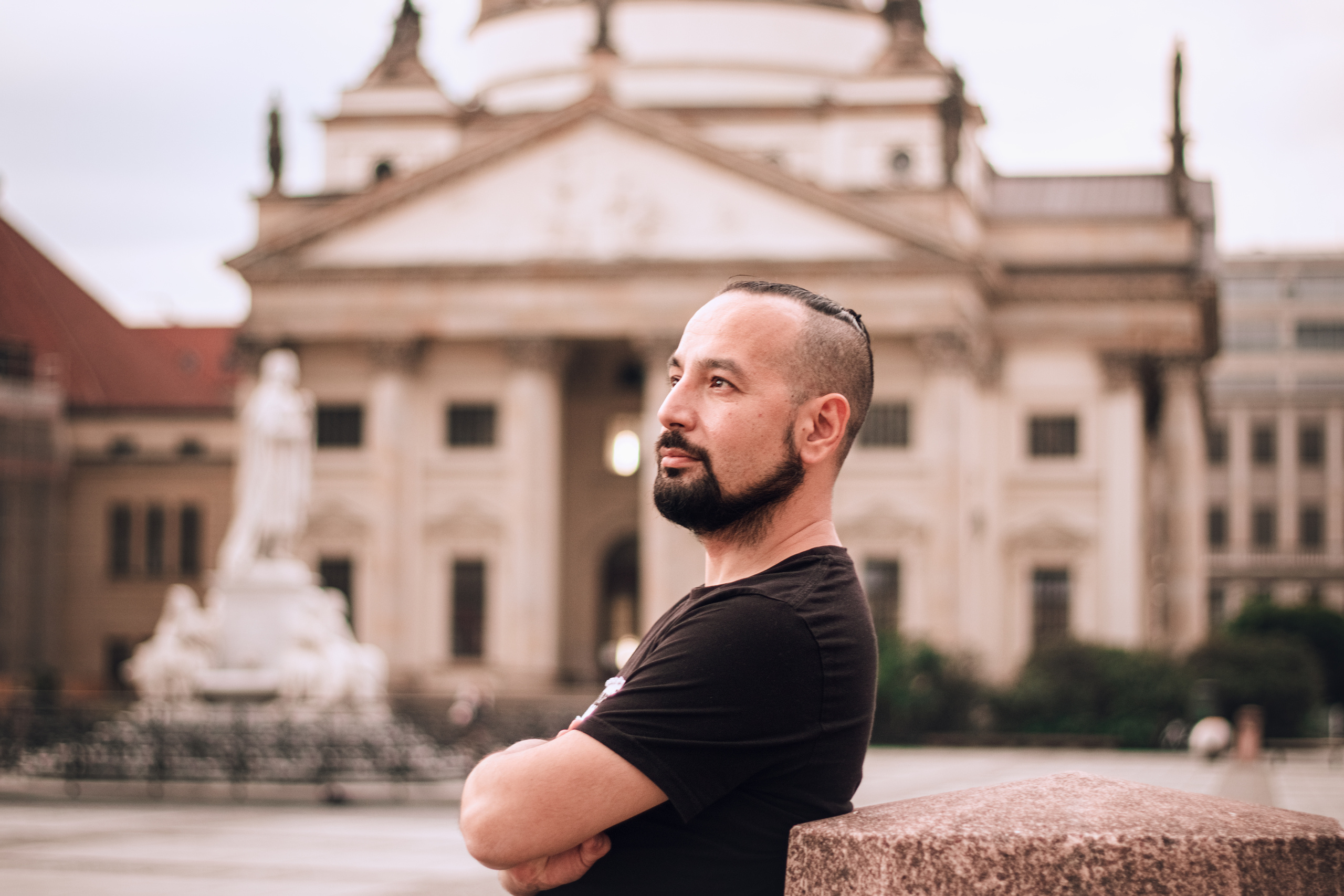 Spaziergang in Berlin mit dem Fotograf. Hochzeitsfotografie in Berlin Nataliia Schütze