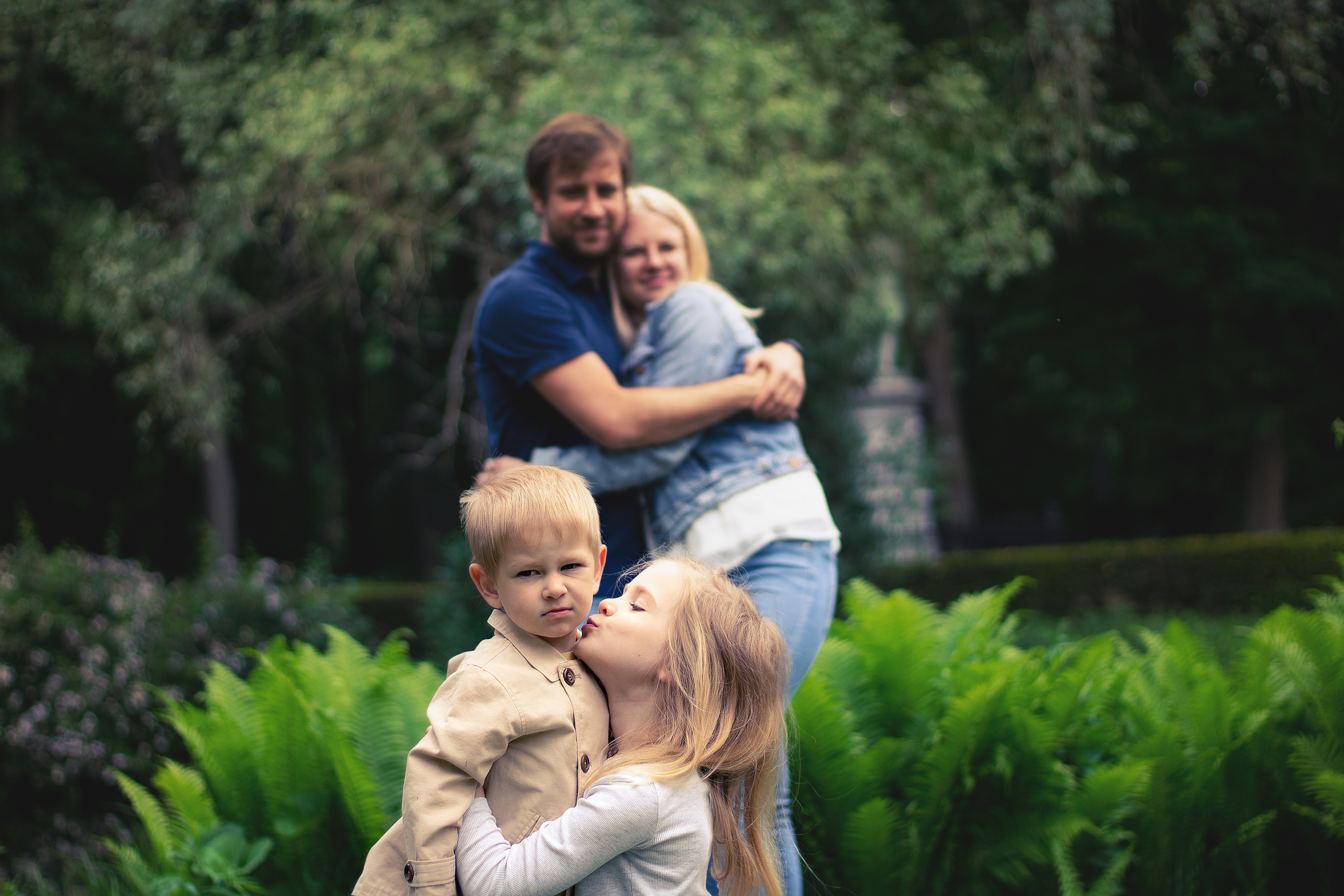 Familie und Hund Fotografie. Hochzeitsfotografie in Berlin Nataliia Schütze