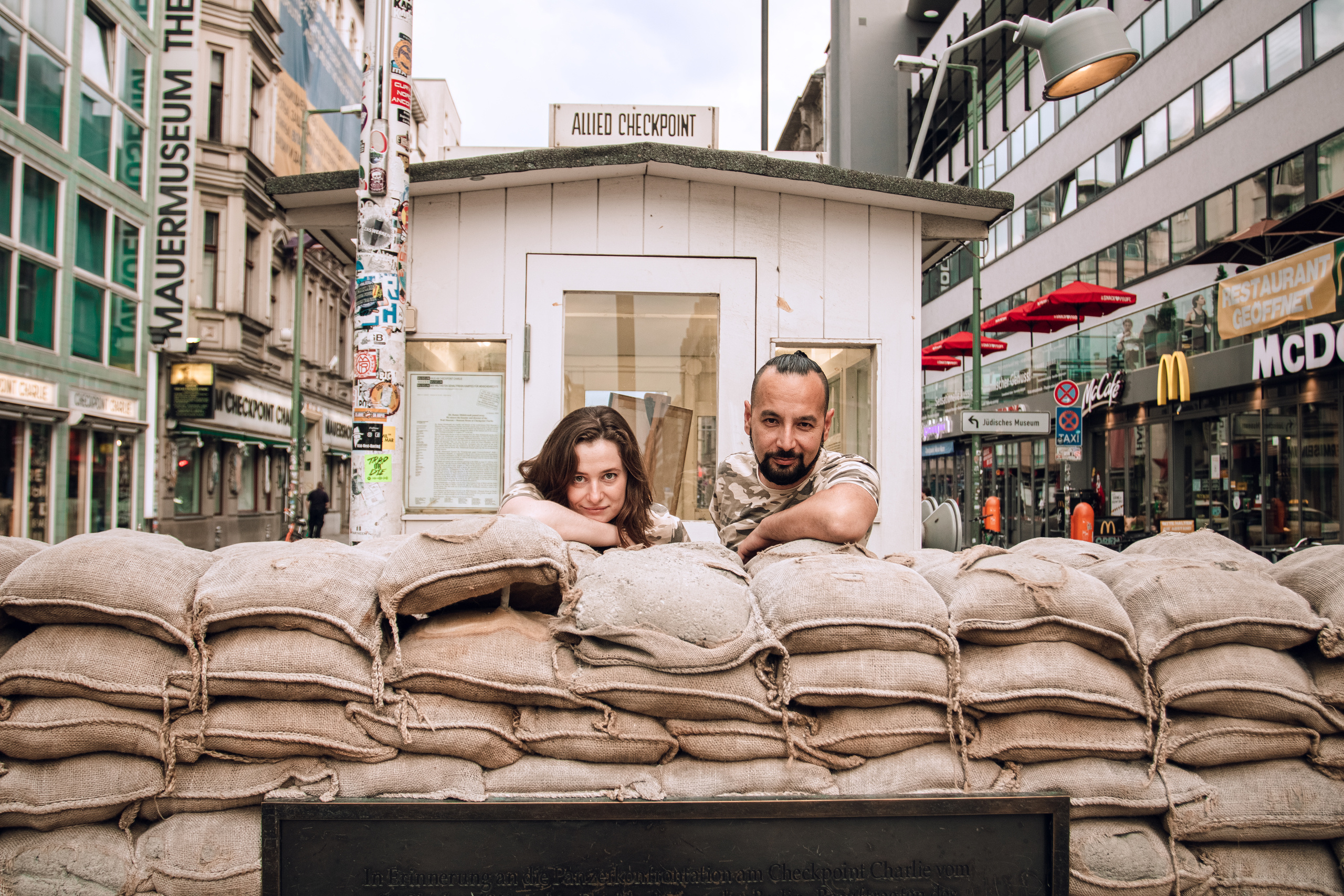 Spaziergang in Berlin mit dem Fotograf. Hochzeitsfotografie in Berlin Nataliia Schütze