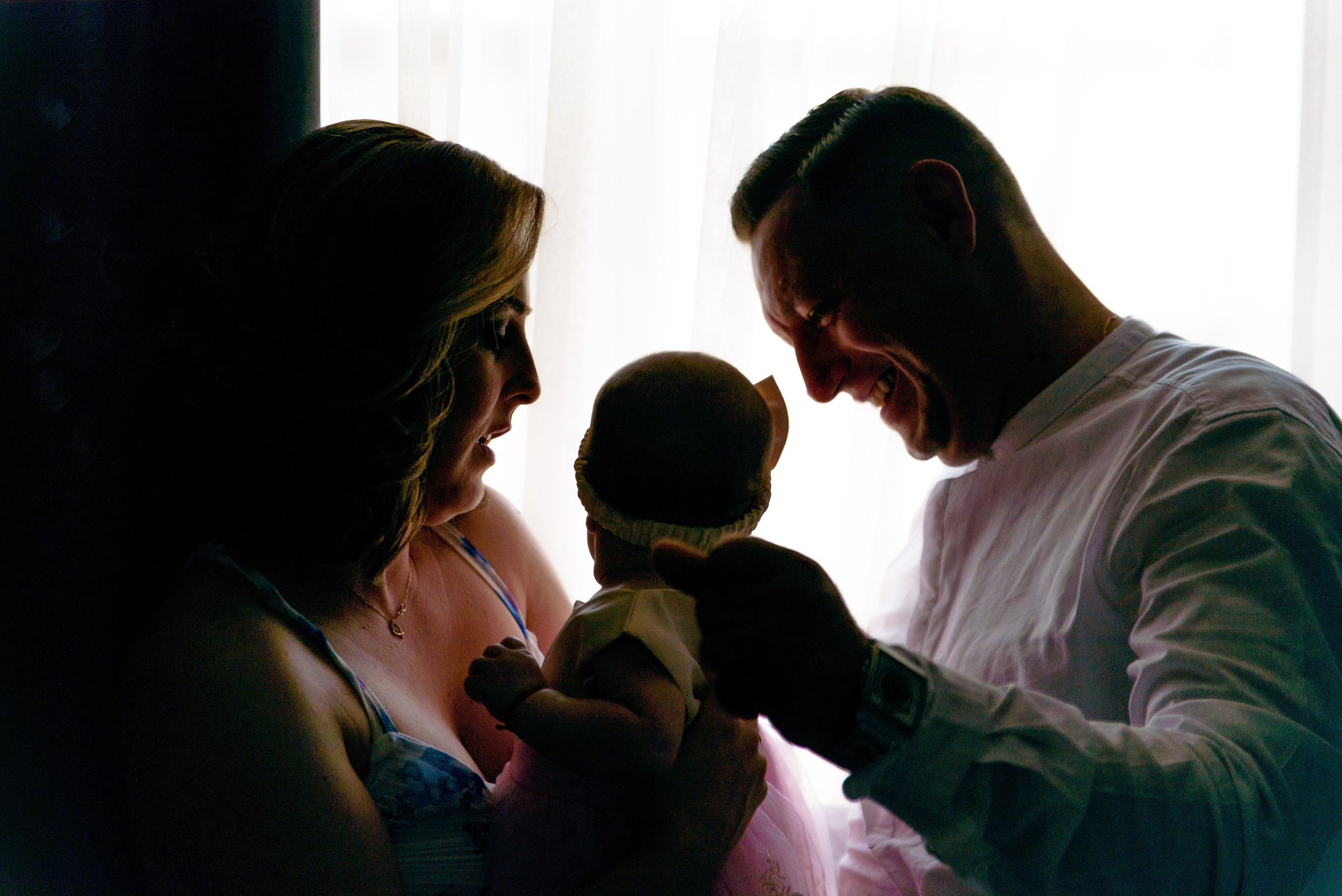 Fotograf botez, sedinta foto acasa, fotografii cu bebe, fotograf profesionist botez Bucuresti, sedinta foto de familie, sedinta foto cu bebe, fotografii la botez acasa, fotografii pregatiri bebe, botezul bebelusului, obiceiuri la botez, fotograf pentru botez, oferta foto botez, fotograf profesionist Bucuresti