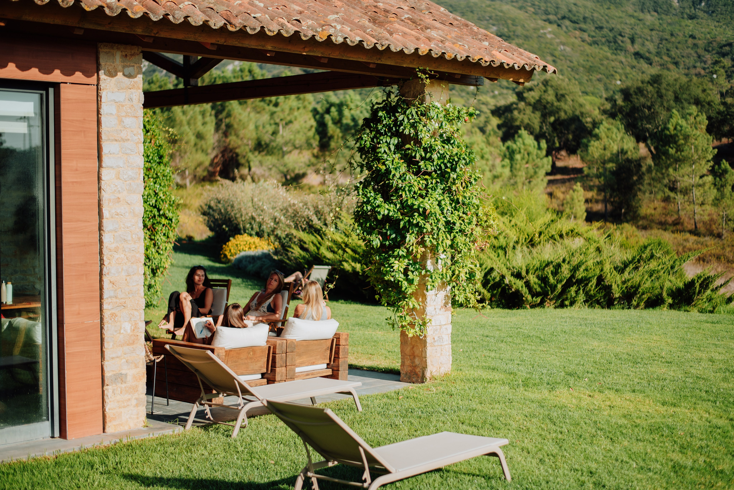 YOGA RETREAT PORTUGAL. Lifestyle, wedding and family photographer