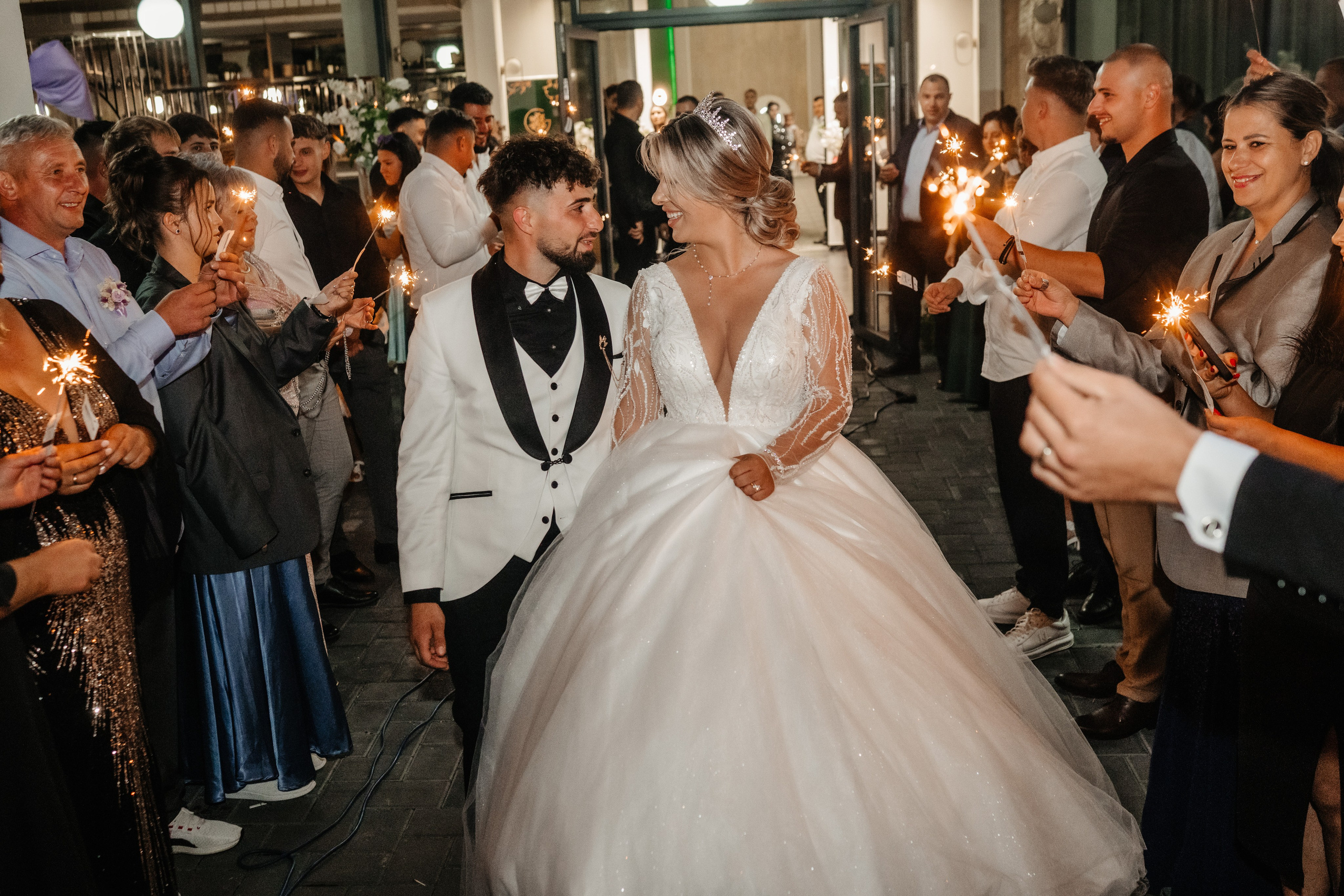 🤎 D a i a n a & D a n i e l - Wedding Day Preview. Wedding & Family Photographer