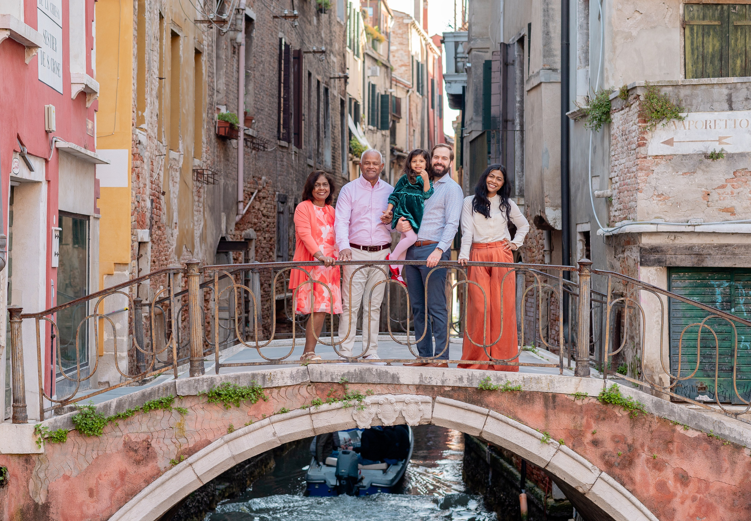 Family photoshoot in Venice. Photographer in Venice Anna Terzi