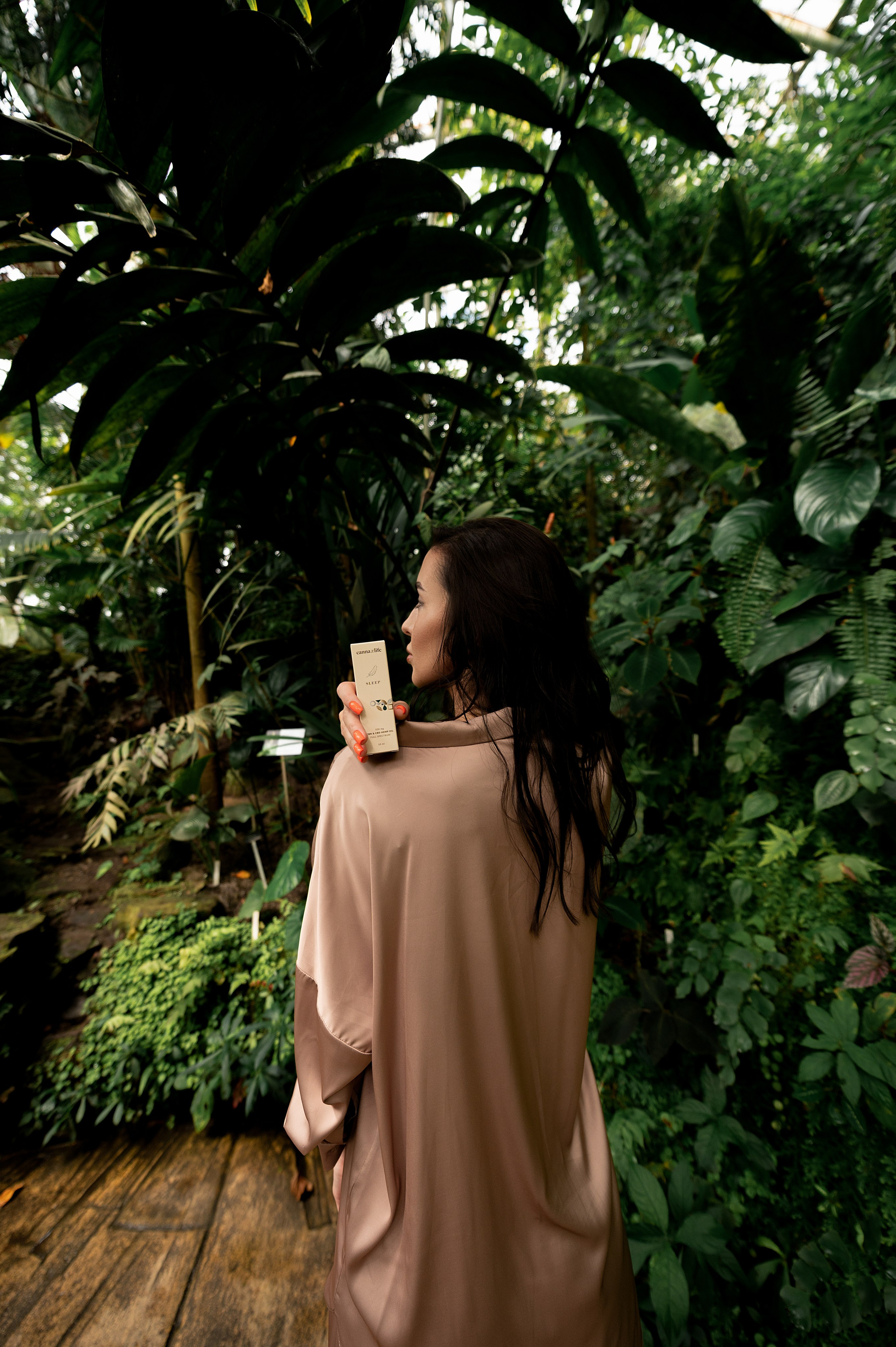 CannaXlife CBD products. ANNA-MARIA PHOTO CONTENT CREATOR — фотограф, естет, художник і візуальний експерт Instagram у Празі