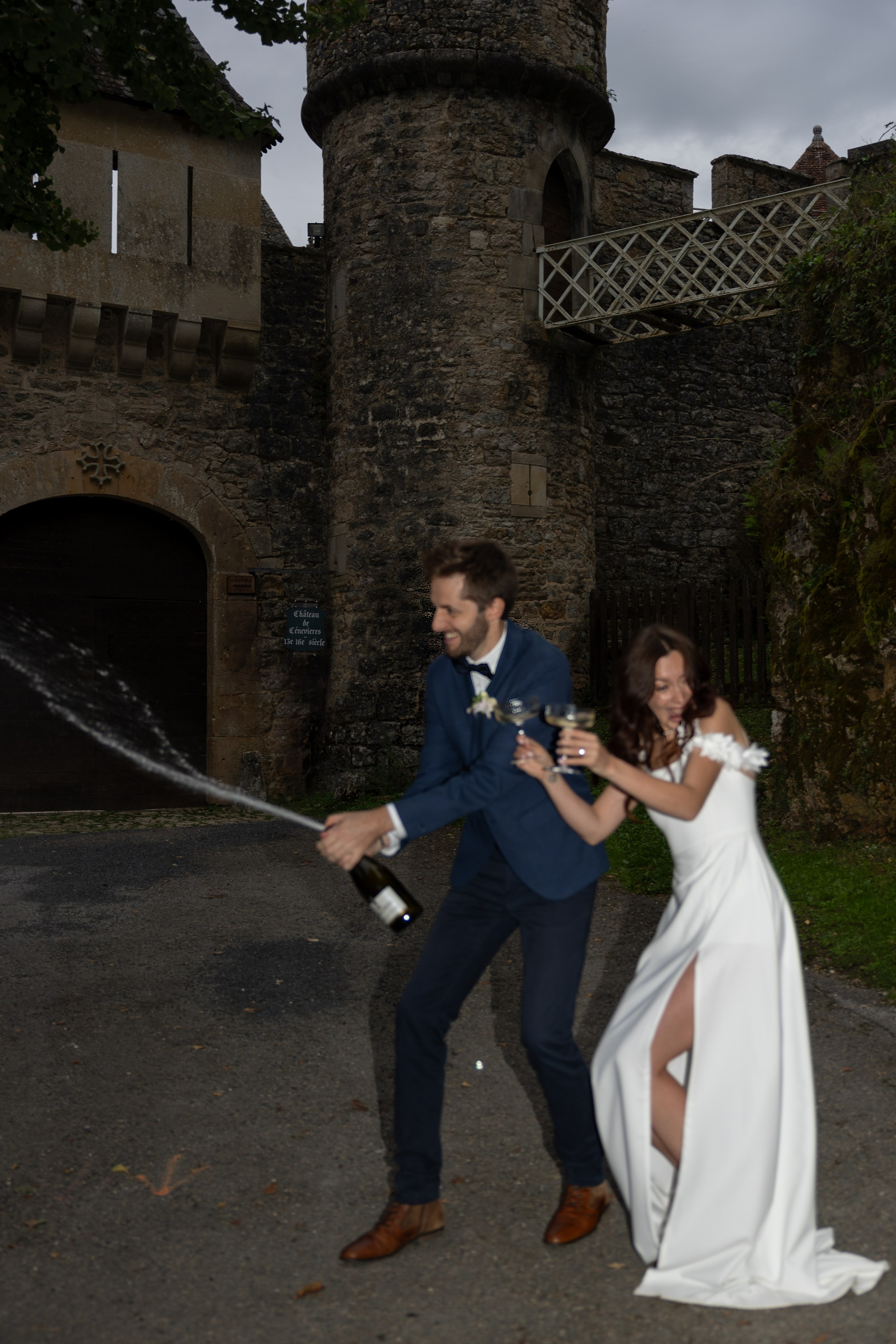 Mariage au château français. Elopement au Château de Cénevières. Eugénie Smirnova — Photographe à Toulouse et dans le Sud-Ouest