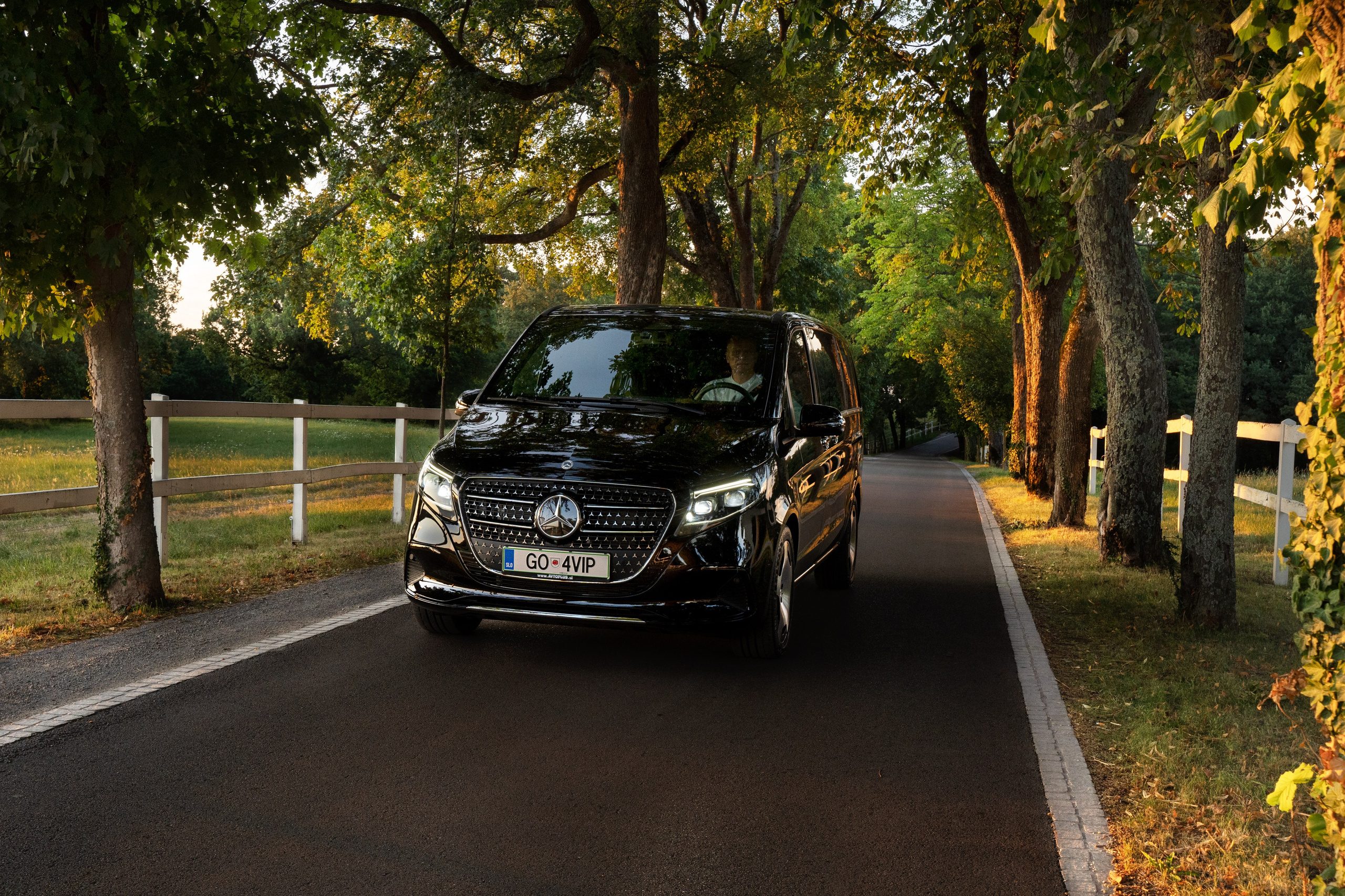 Za vašo spletno stran. Fotografinja in videografinja Mariia Bortiakova iz Slovenije: fotografiranje dogodkov, portretov in snemanje videov po vsej Sloveniji