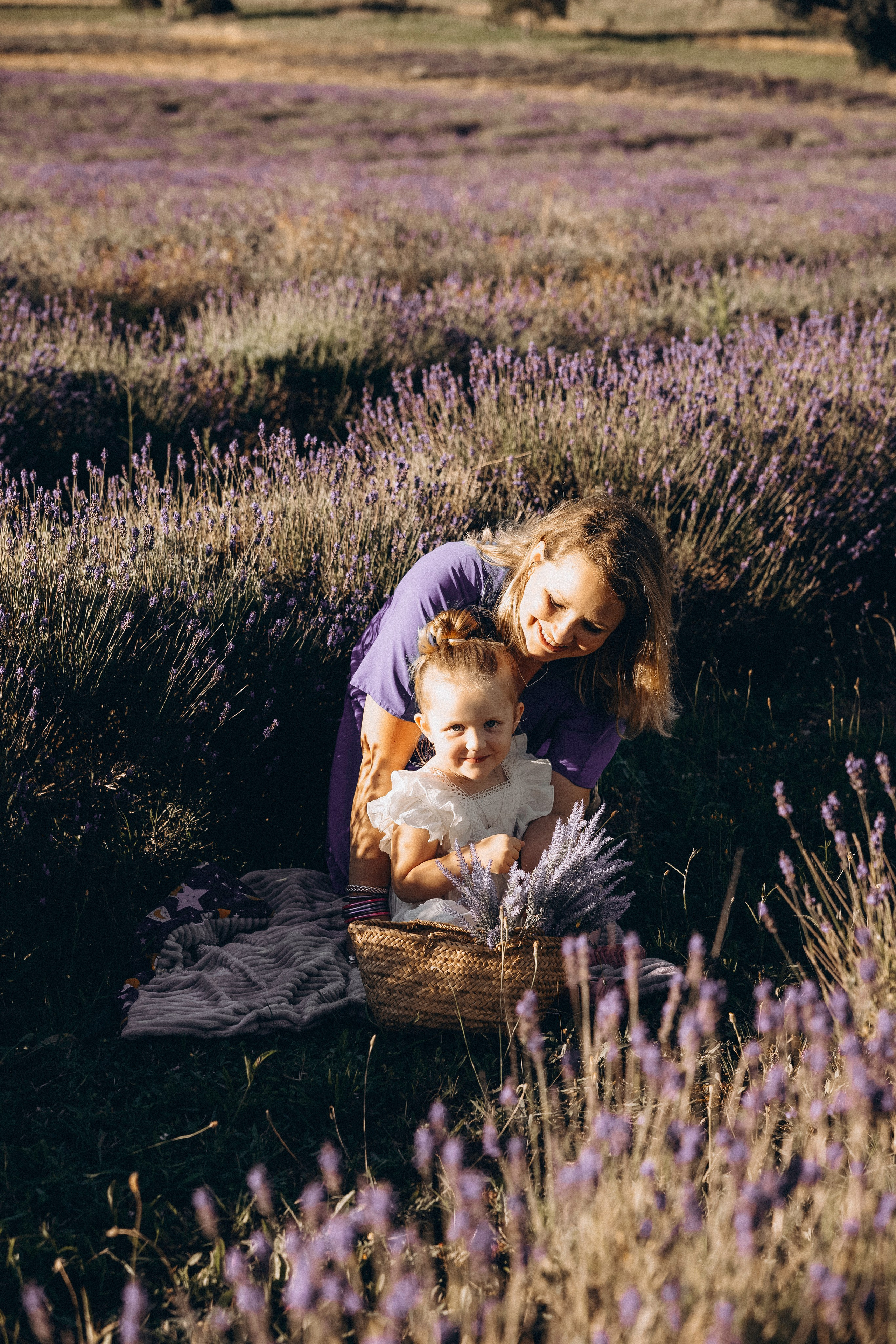 A Dreamy Family Photoshoot in the Lavender Fields Near Gaillac. Eugenie Smirnova — wedding, corporate and lifestyle photographer in Toulouse and Southwest France