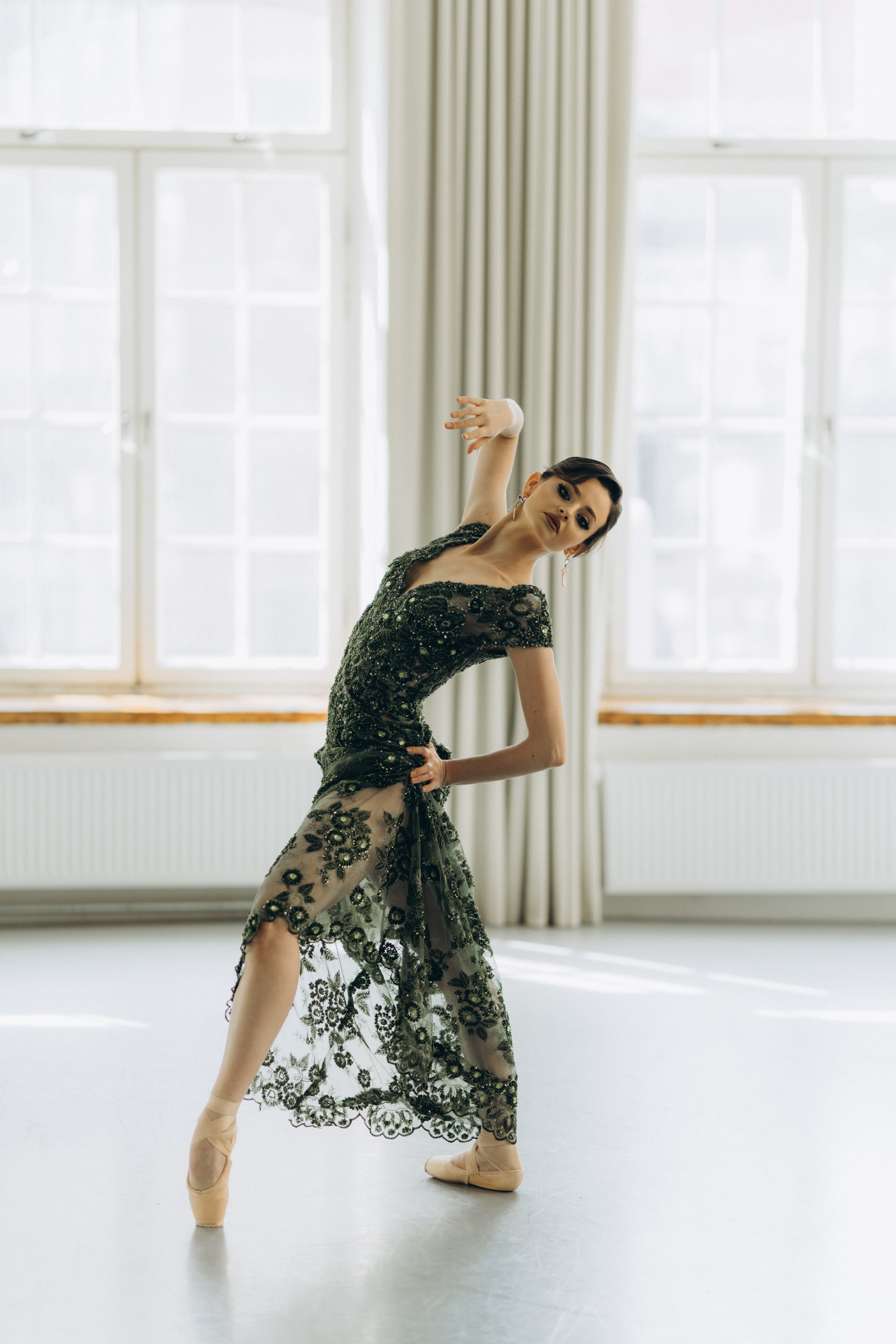 Riikka Couture, Riikka Ikäheimo, Violetta Keller, Portrait, Dancer. Wedding and portrait photographer in Helsinki Vickan O