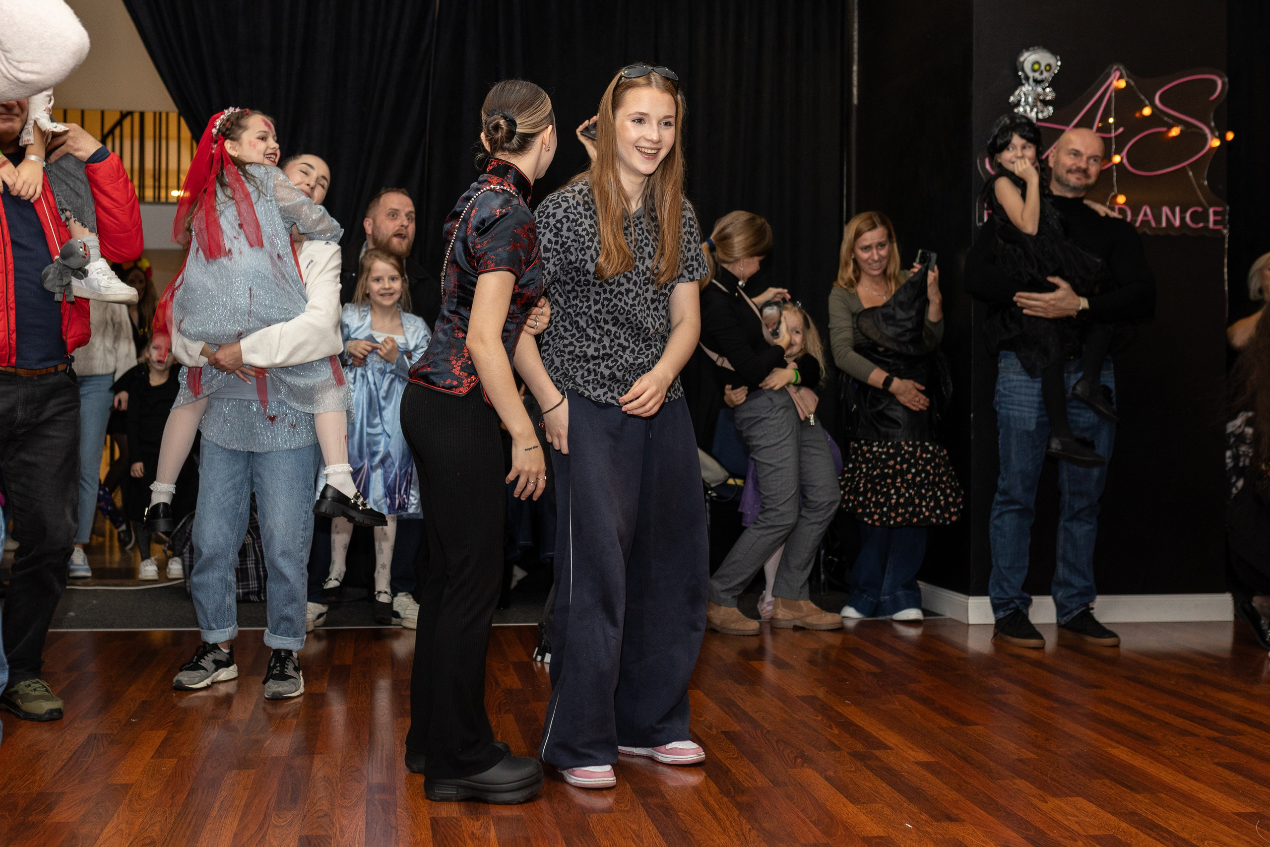 Leo dance studio Helloween 2025. Семейный и детский фотограф в Варшаве Мила Бобровская