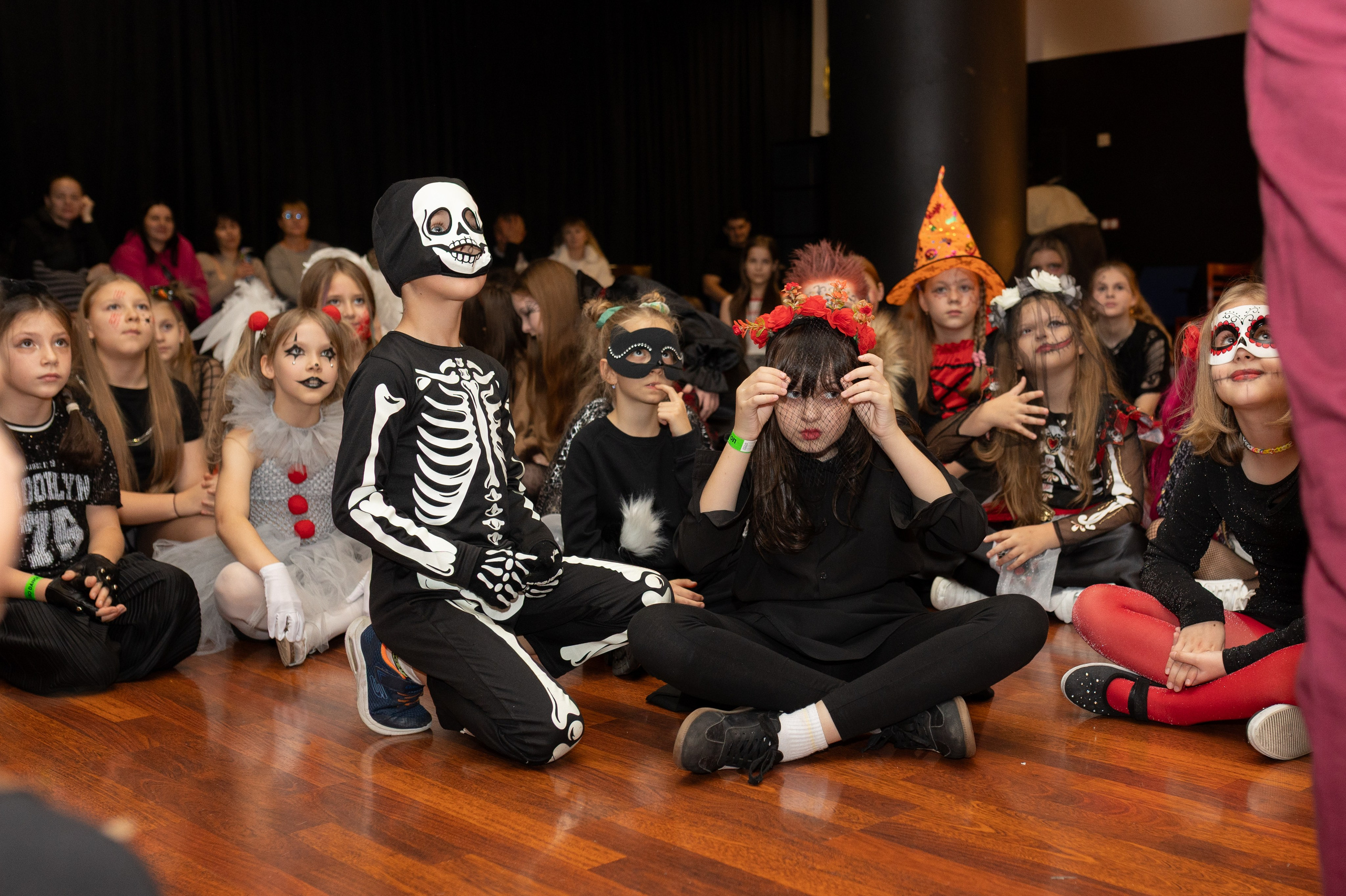 Leo dance studio Helloween 2025. Семейный и детский фотограф в Варшаве Мила Бобровская