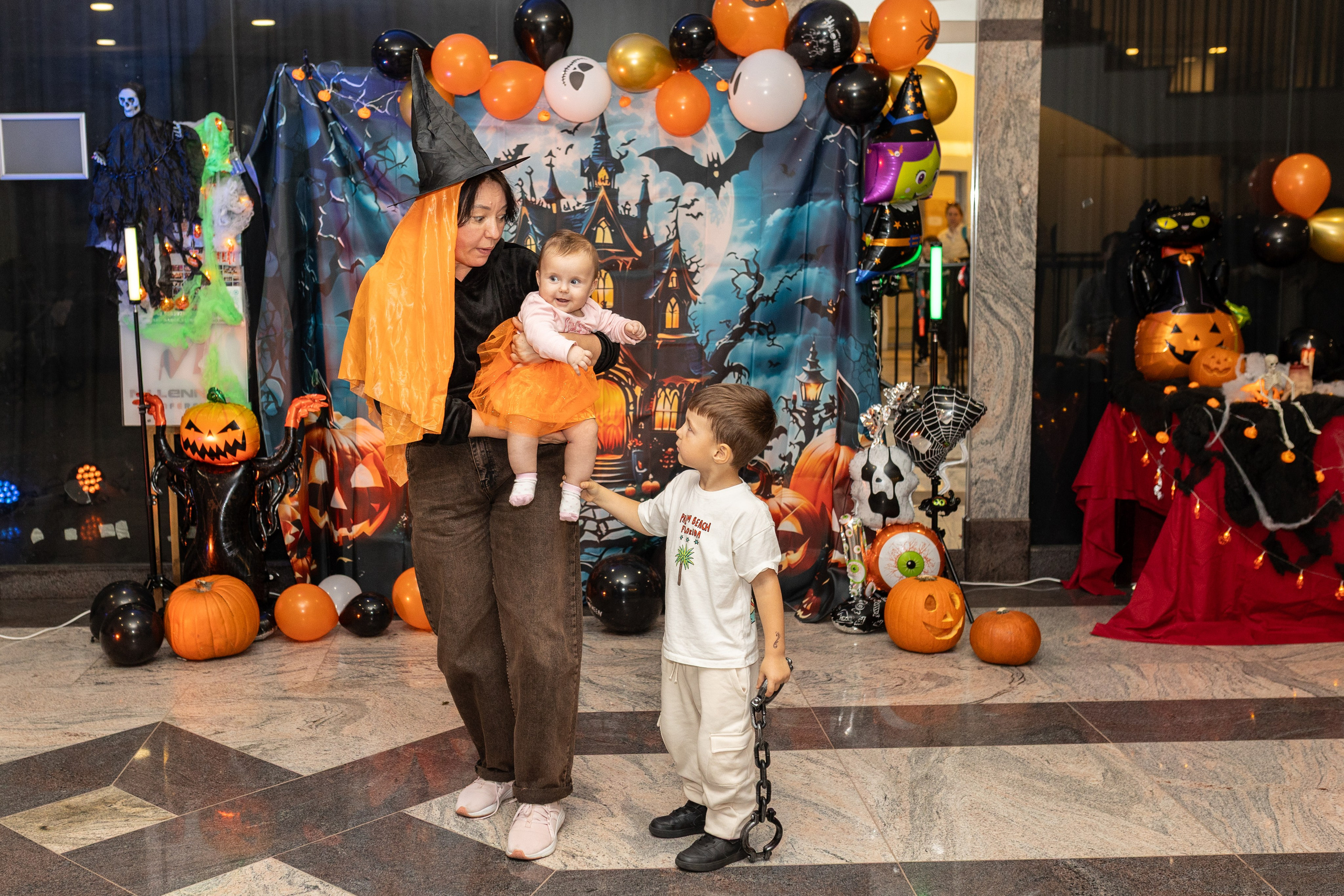 Leo dance studio Helloween 2025. Семейный и детский фотограф в Варшаве Мила Бобровская