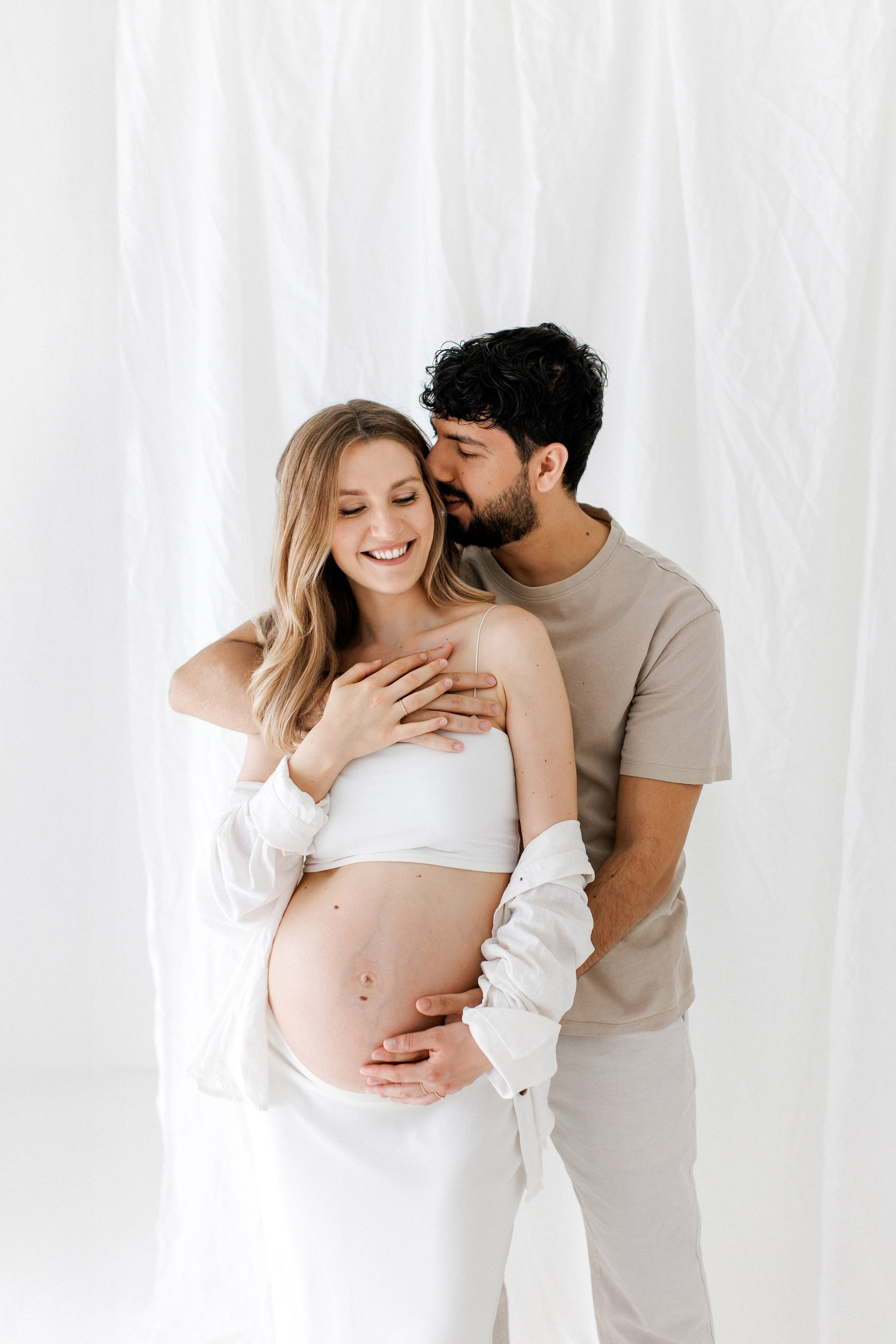 Schwangerschaftsfotografie in der Schweiz — Natürliche & lebendige Babybauchfotos in Zürich & Uster. Wedding and Family Photographer Switzerland and Italy. Valeria Diaz