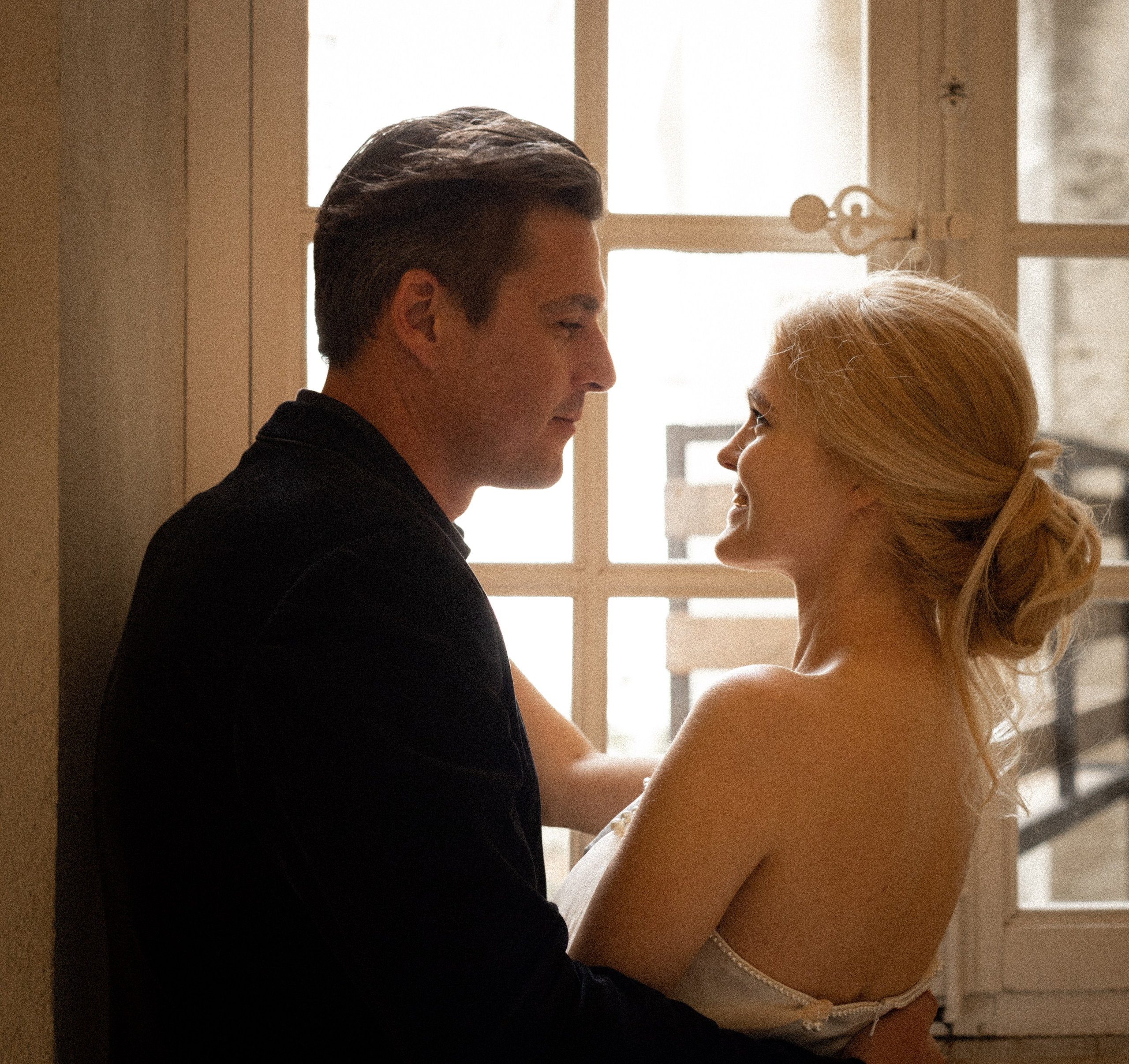 Nouveaux mariés. Histoires d’amour, séances photos de famille et de mariage en France