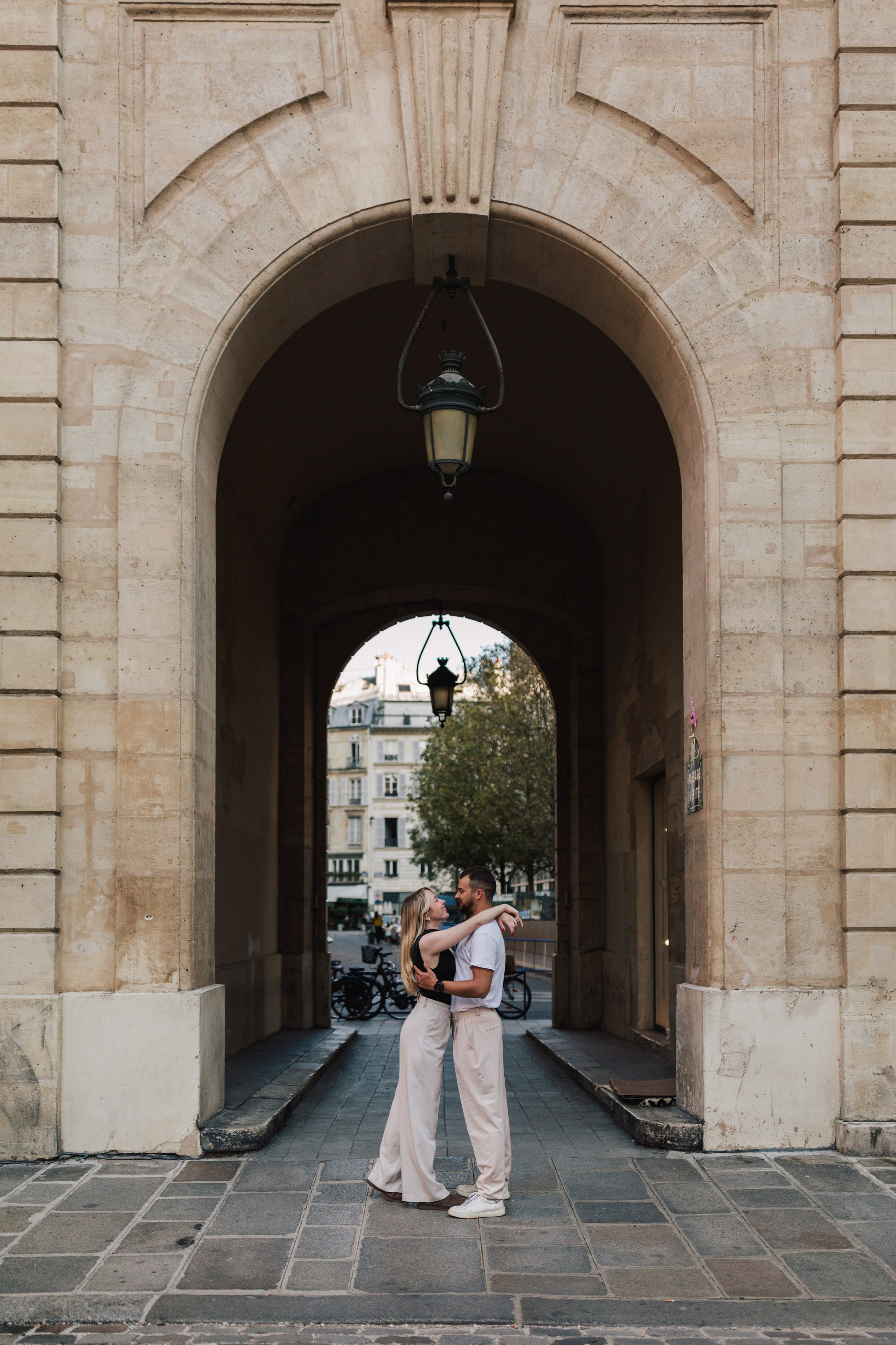 Paris couple shooting. Photographer Rouen, France
