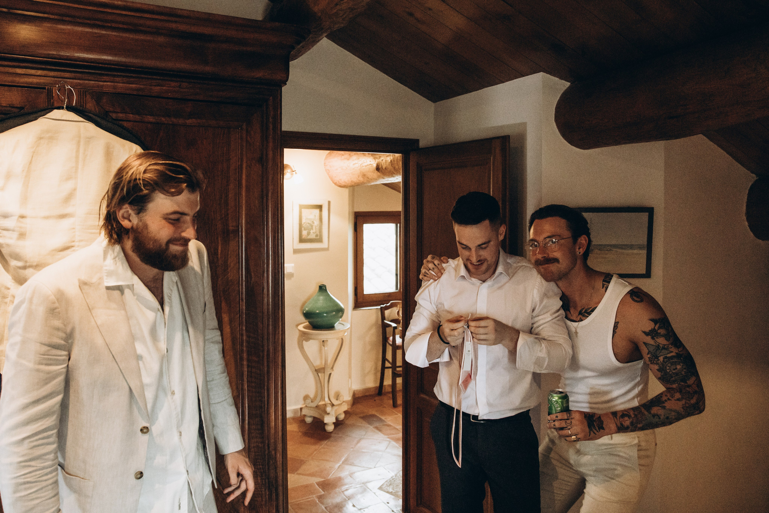 Chloé & Tom. Eugenie Smirnova — wedding, corporate and lifestyle photographer in Toulouse and Southwest France