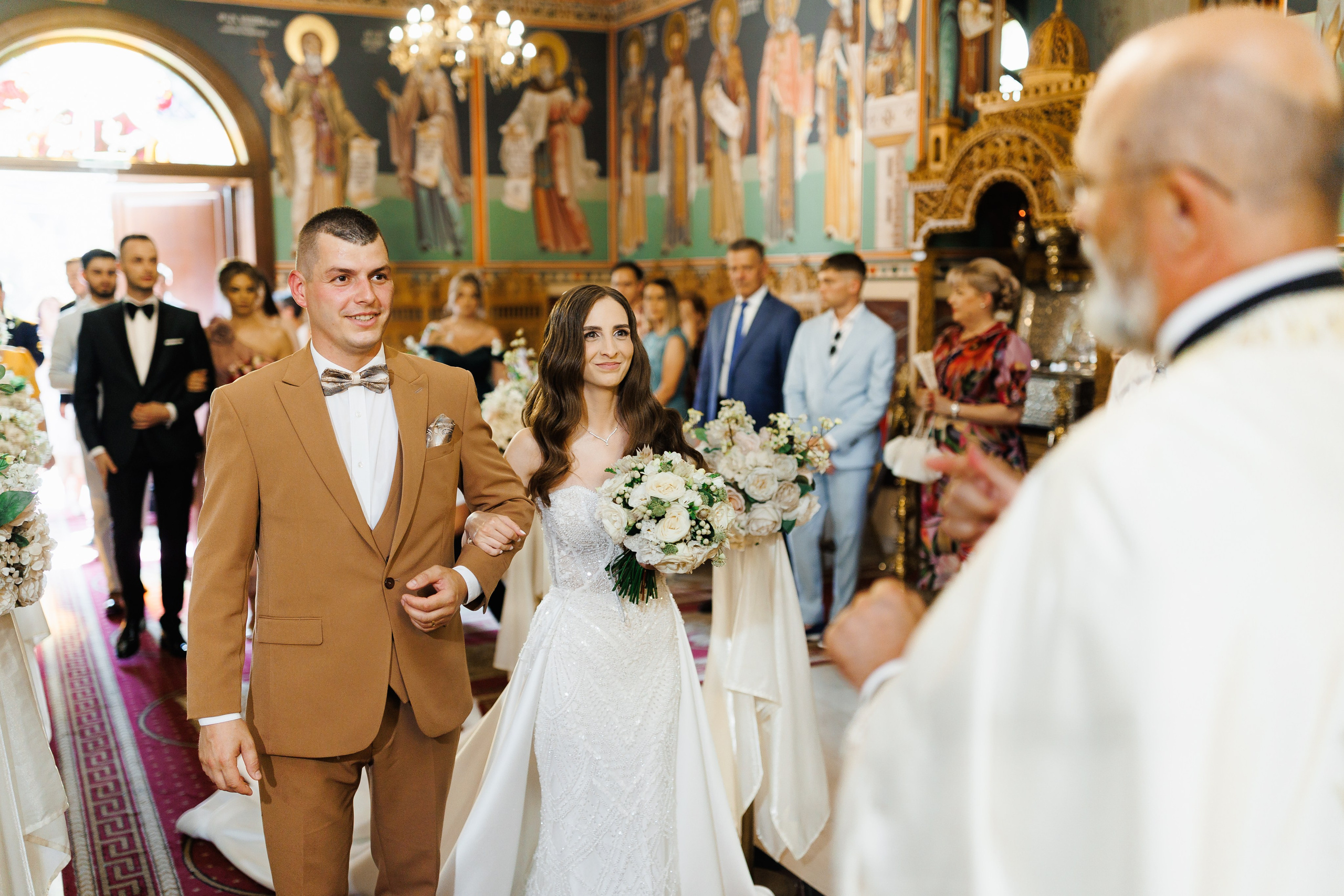 fotograf nunta Bucuresti cadre elegante in biserica